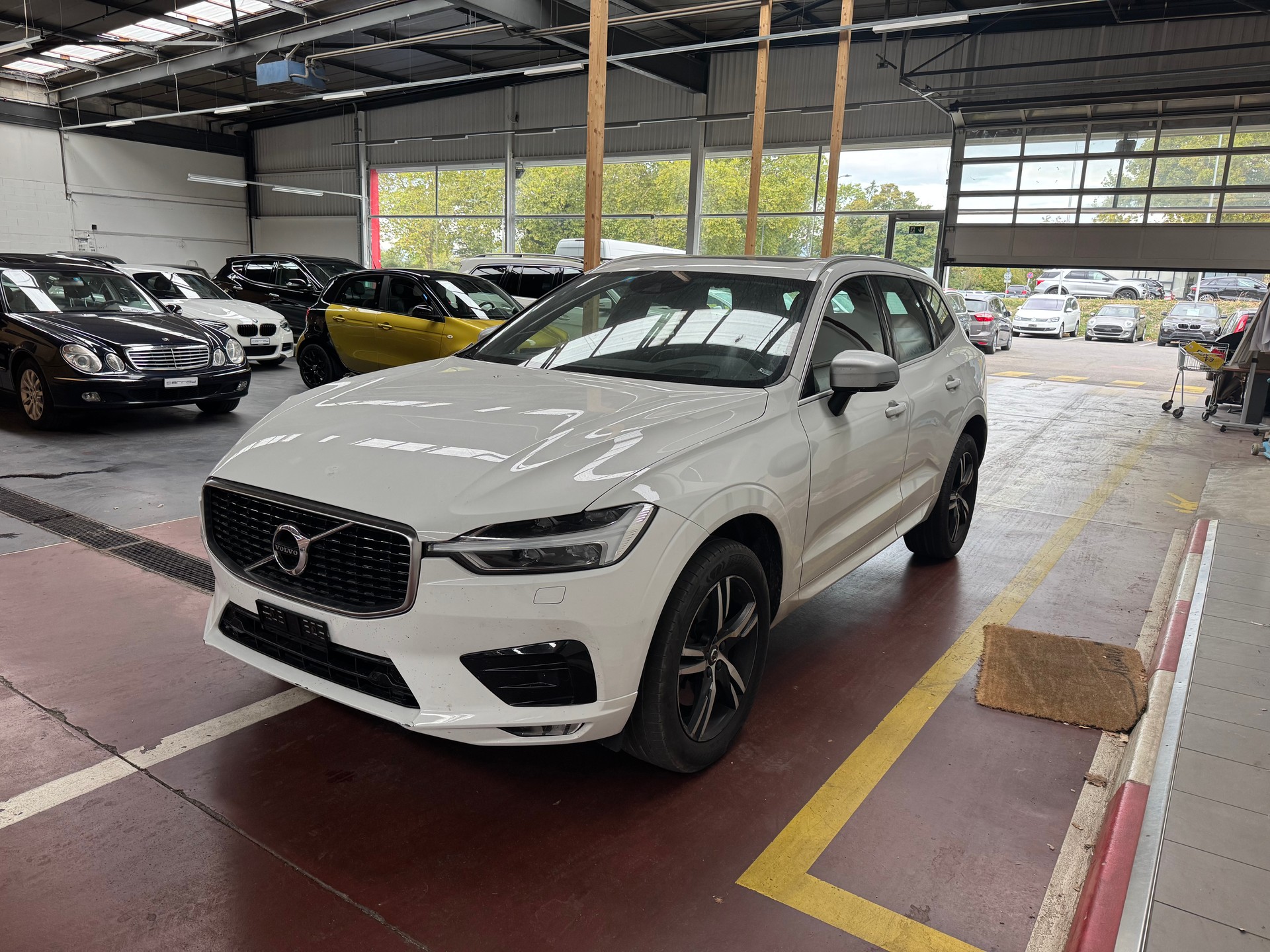 VOLVO XC90 D4 FWD R-Design Geartronic-image-3