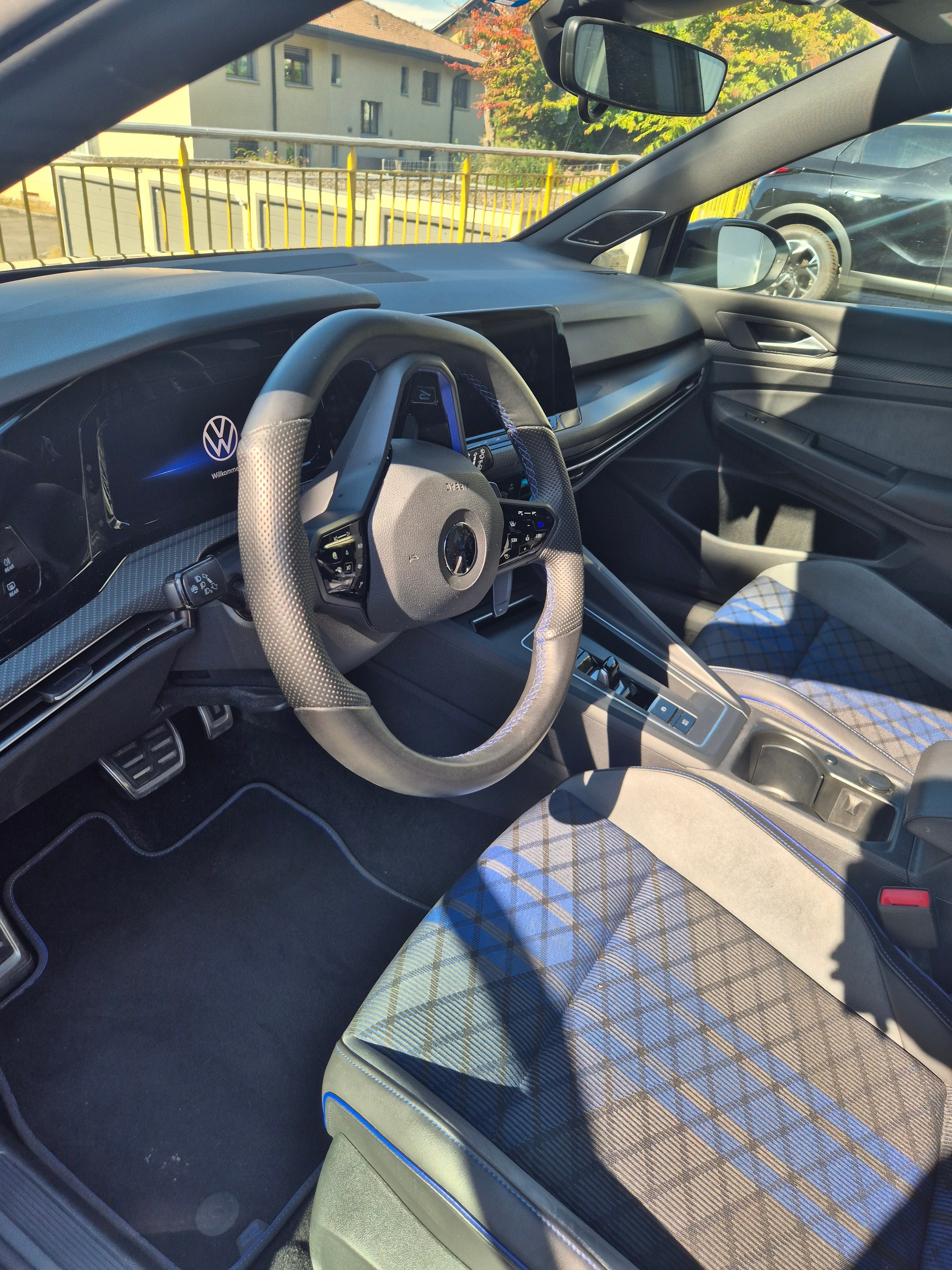 VW 2.0 TSI R DSG 4motion-image-1