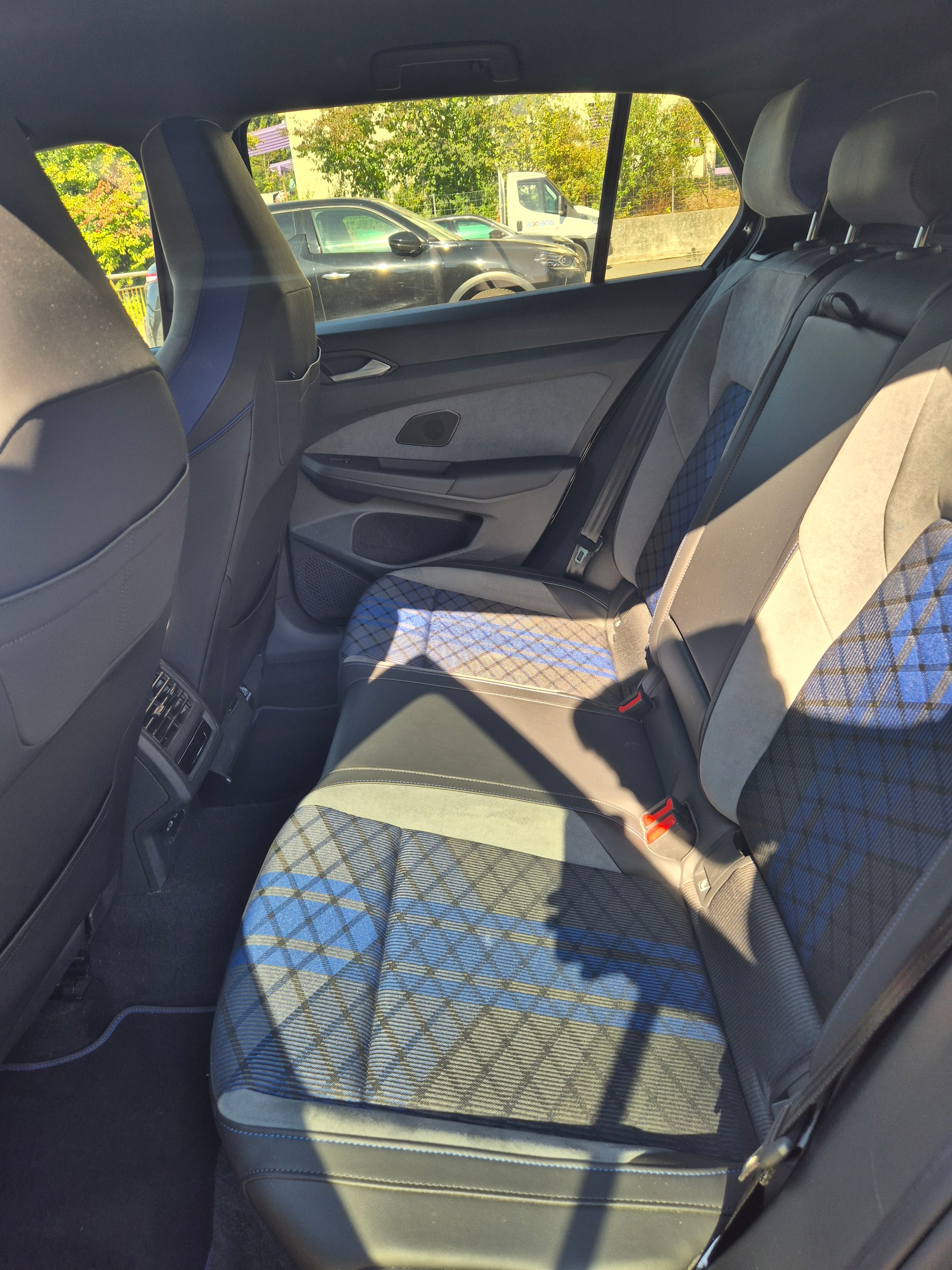 VW 2.0 TSI R DSG 4motion-image-2