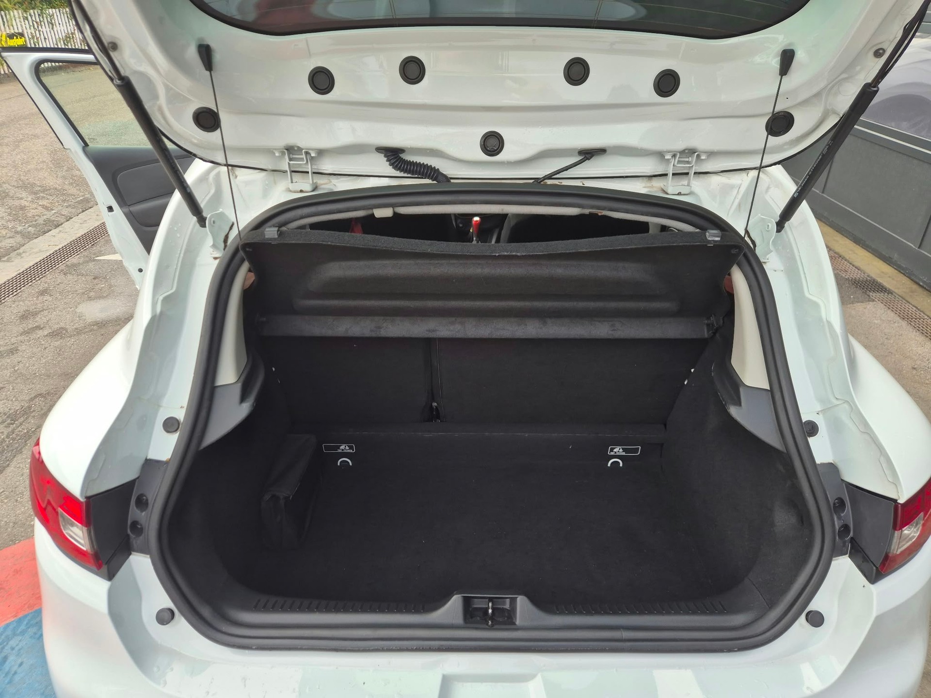RENAULT Clio 1.6 T RS 200 EDC-image-11
