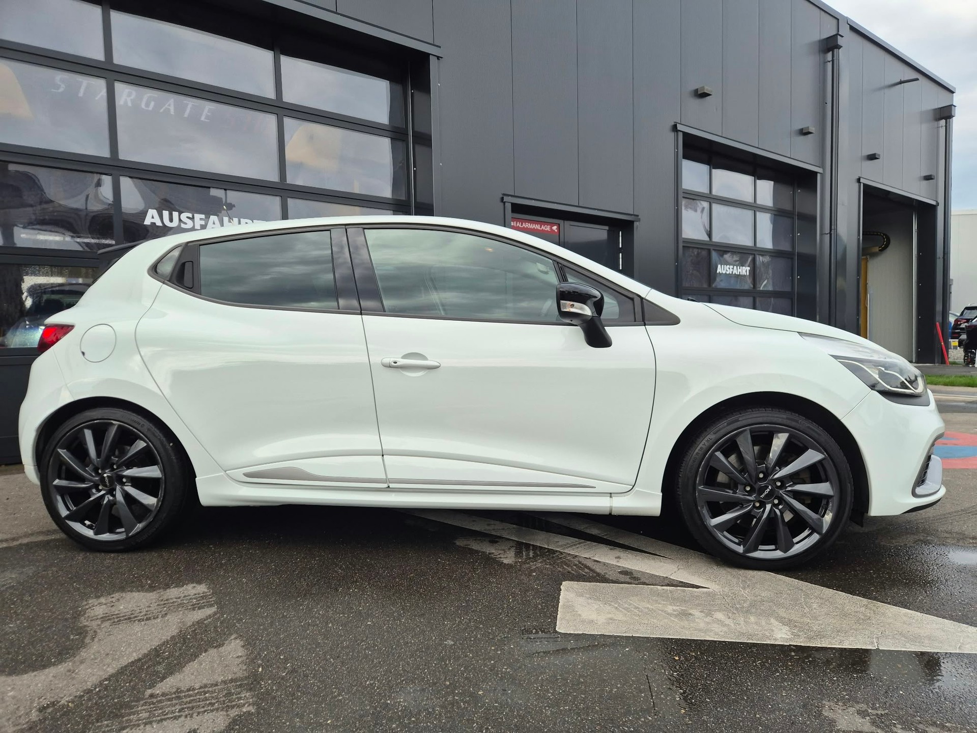 RENAULT Clio 1.6 T RS 200 EDC-image-6