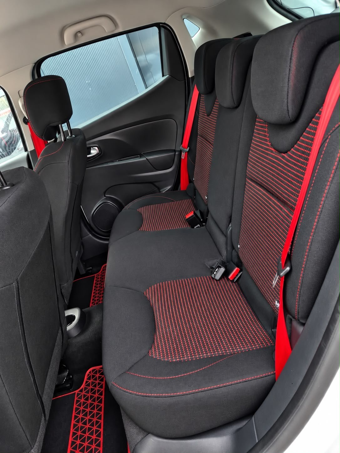 RENAULT Clio 1.6 T RS 200 EDC-image-14