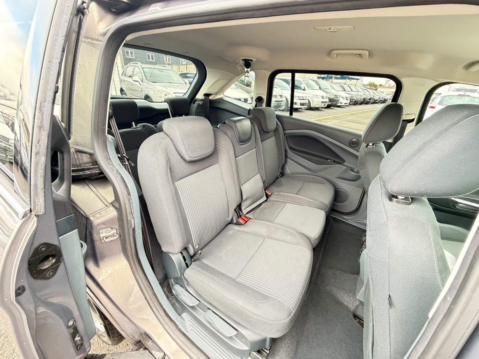 FORD Grand C-MAX-image-10