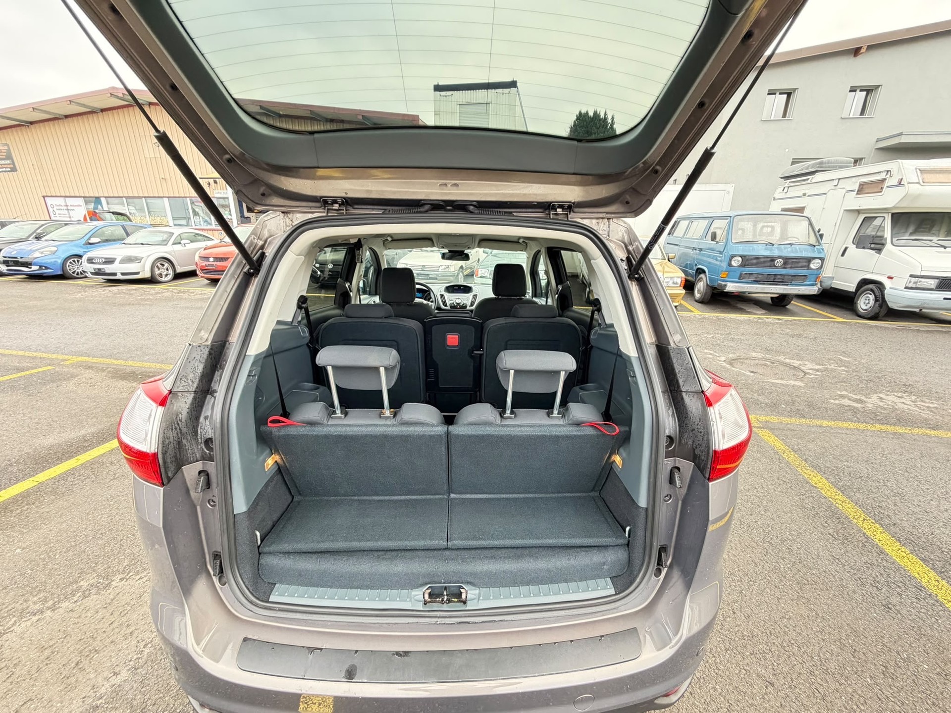 FORD Grand C-MAX-image-11