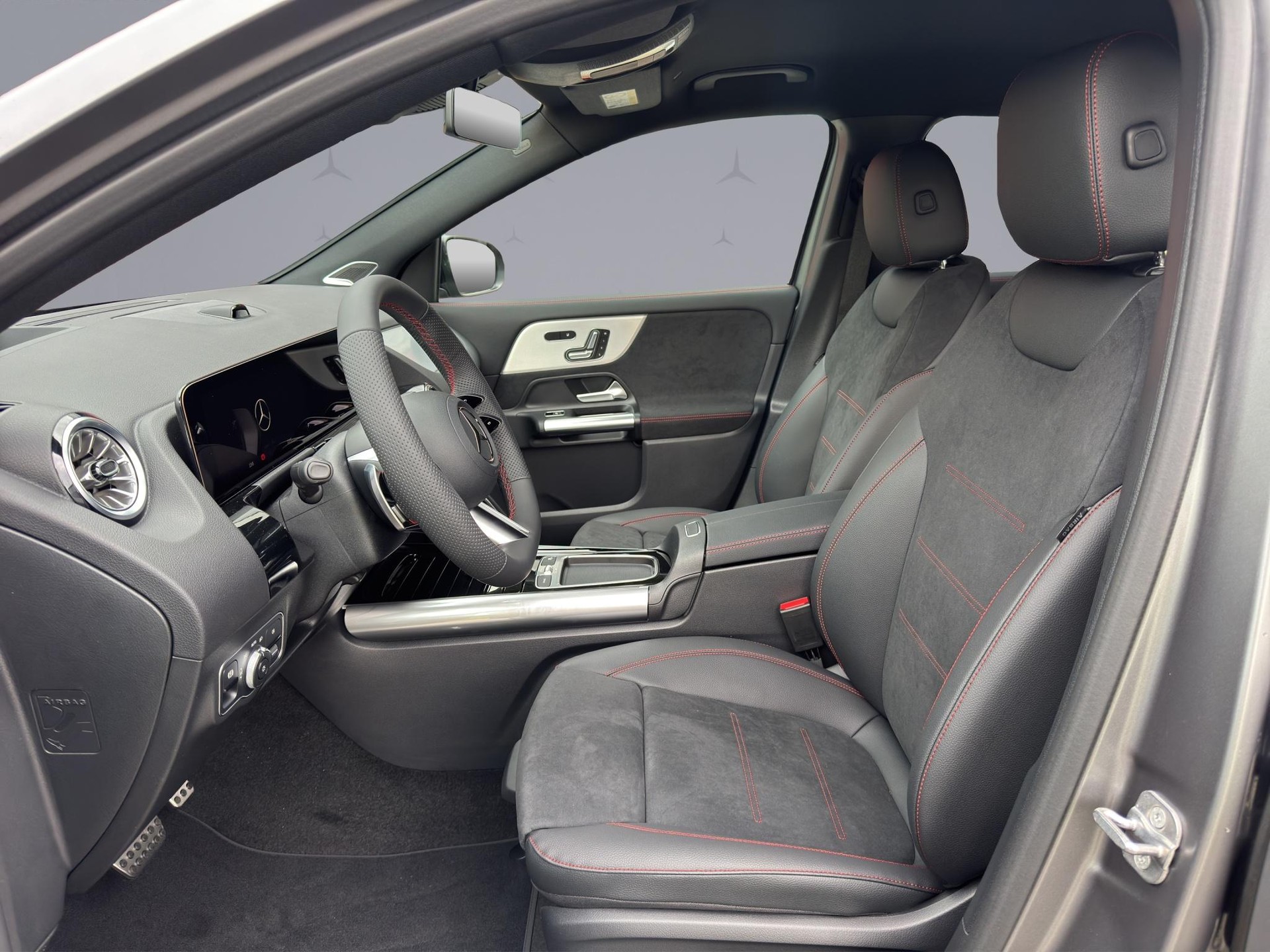 MERCEDES-BENZ GLA-Klasse H247 GLA 250 AMG Line 4matic-image-9