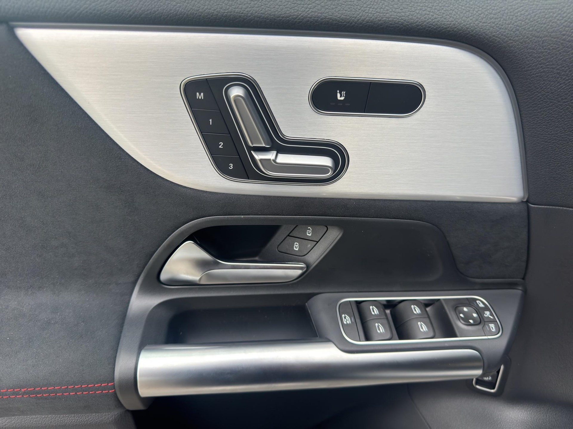 MERCEDES-BENZ GLA-Klasse H247 GLA 250 AMG Line 4matic-image-20