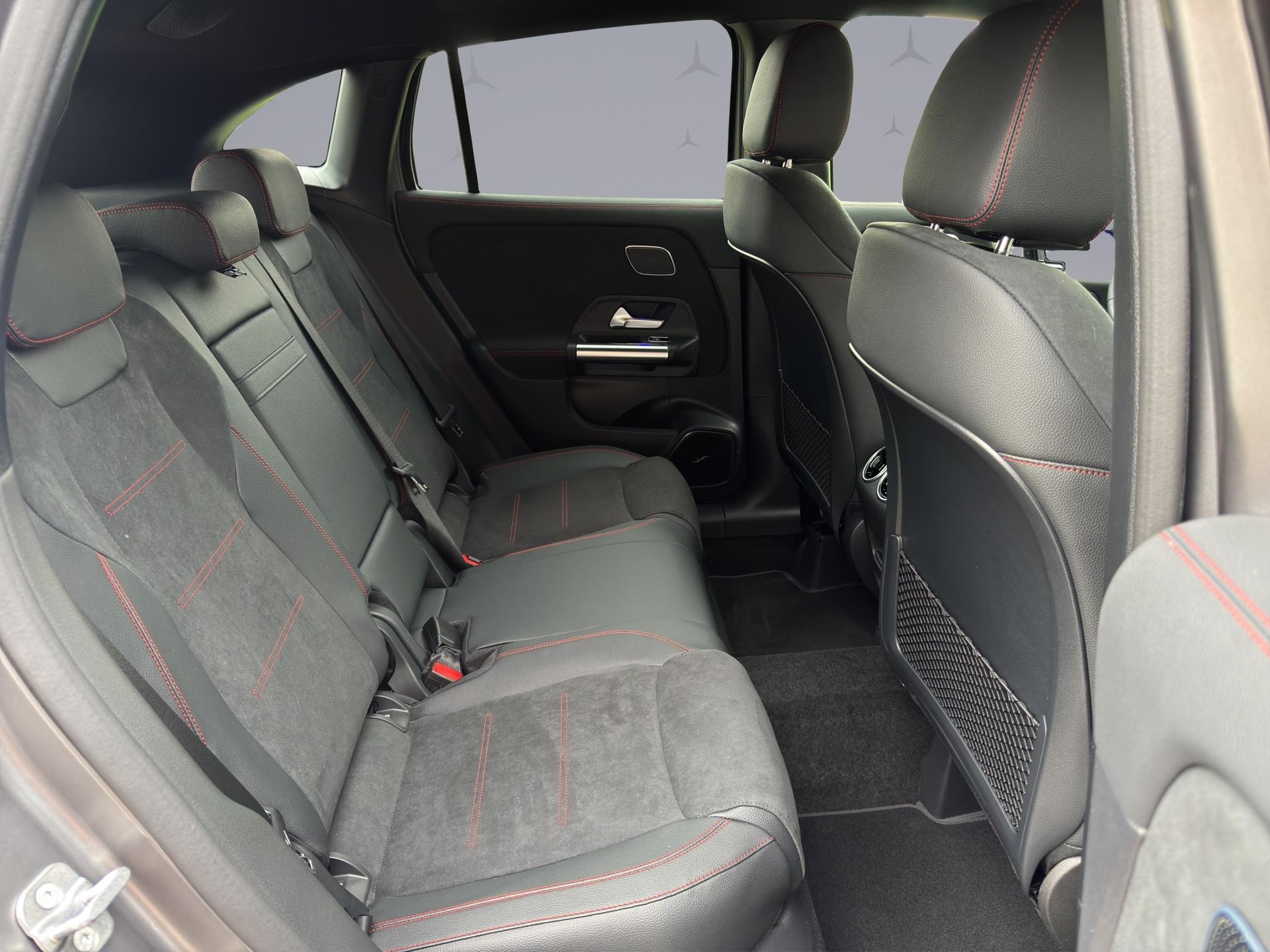 MERCEDES-BENZ GLA-Klasse H247 GLA 250 AMG Line 4matic-image-17