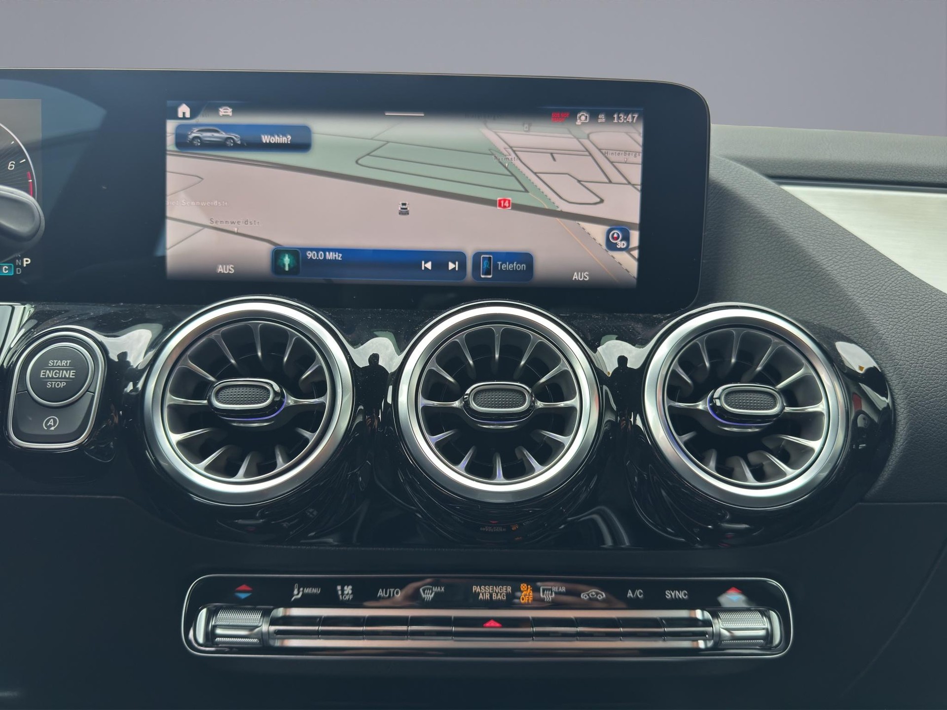 MERCEDES-BENZ GLA-Klasse H247 GLA 250 AMG Line 4matic-image-15