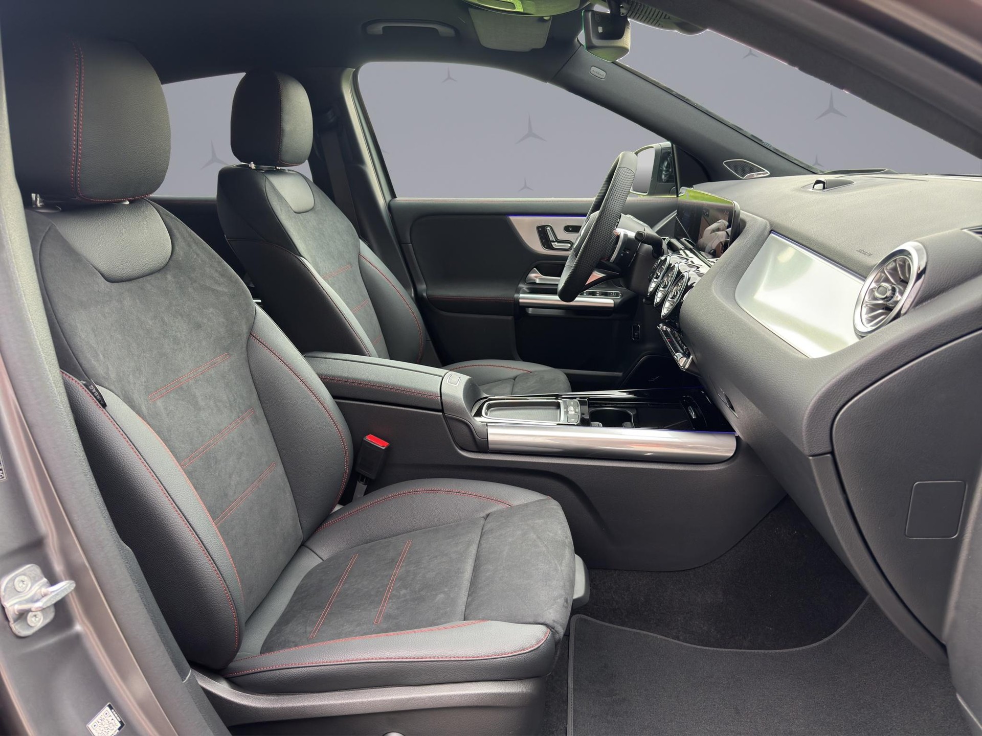 MERCEDES-BENZ GLA-Klasse H247 GLA 250 AMG Line 4matic-image-16