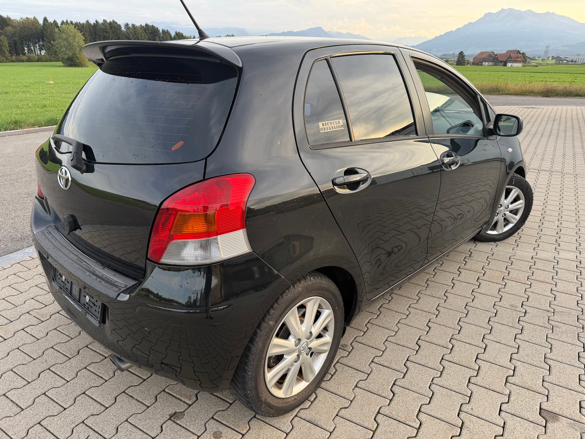 TOYOTA Yaris 1.33 S-image-2