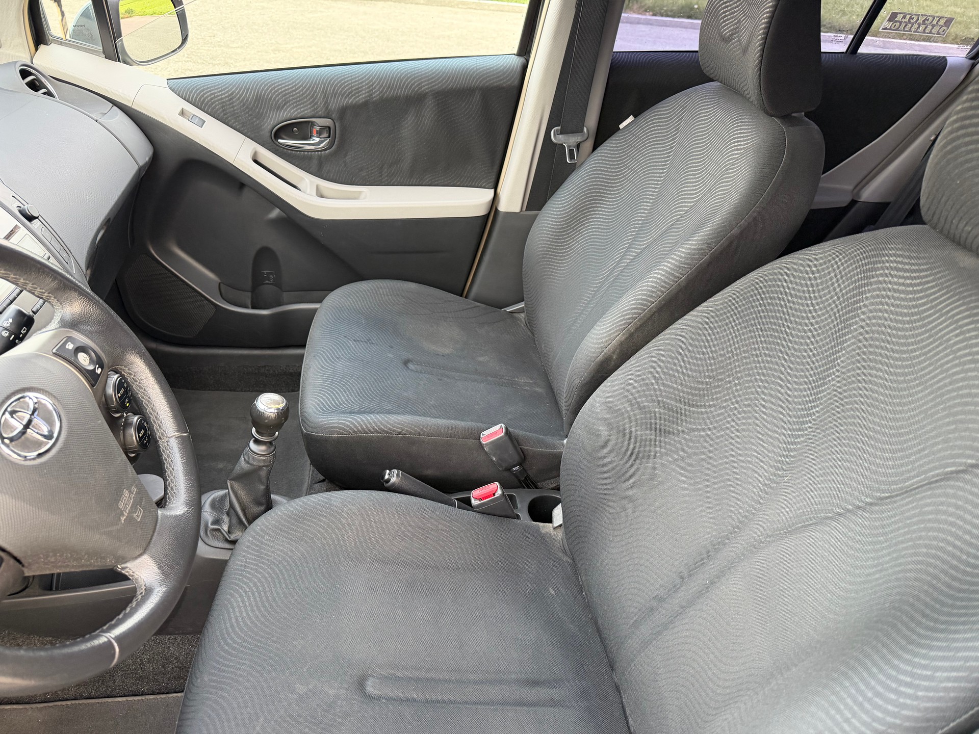 TOYOTA Yaris 1.33 S-image-5
