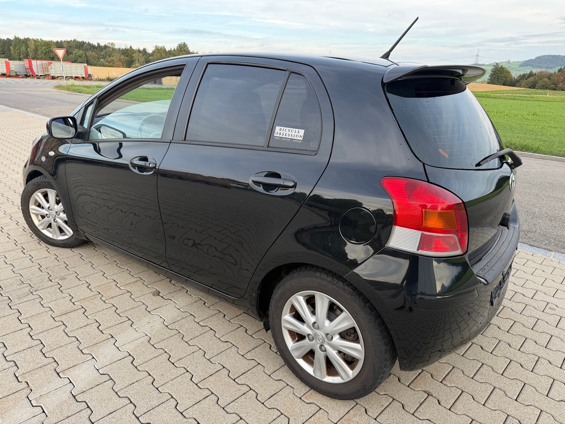 TOYOTA Yaris 1.33 S-image-3