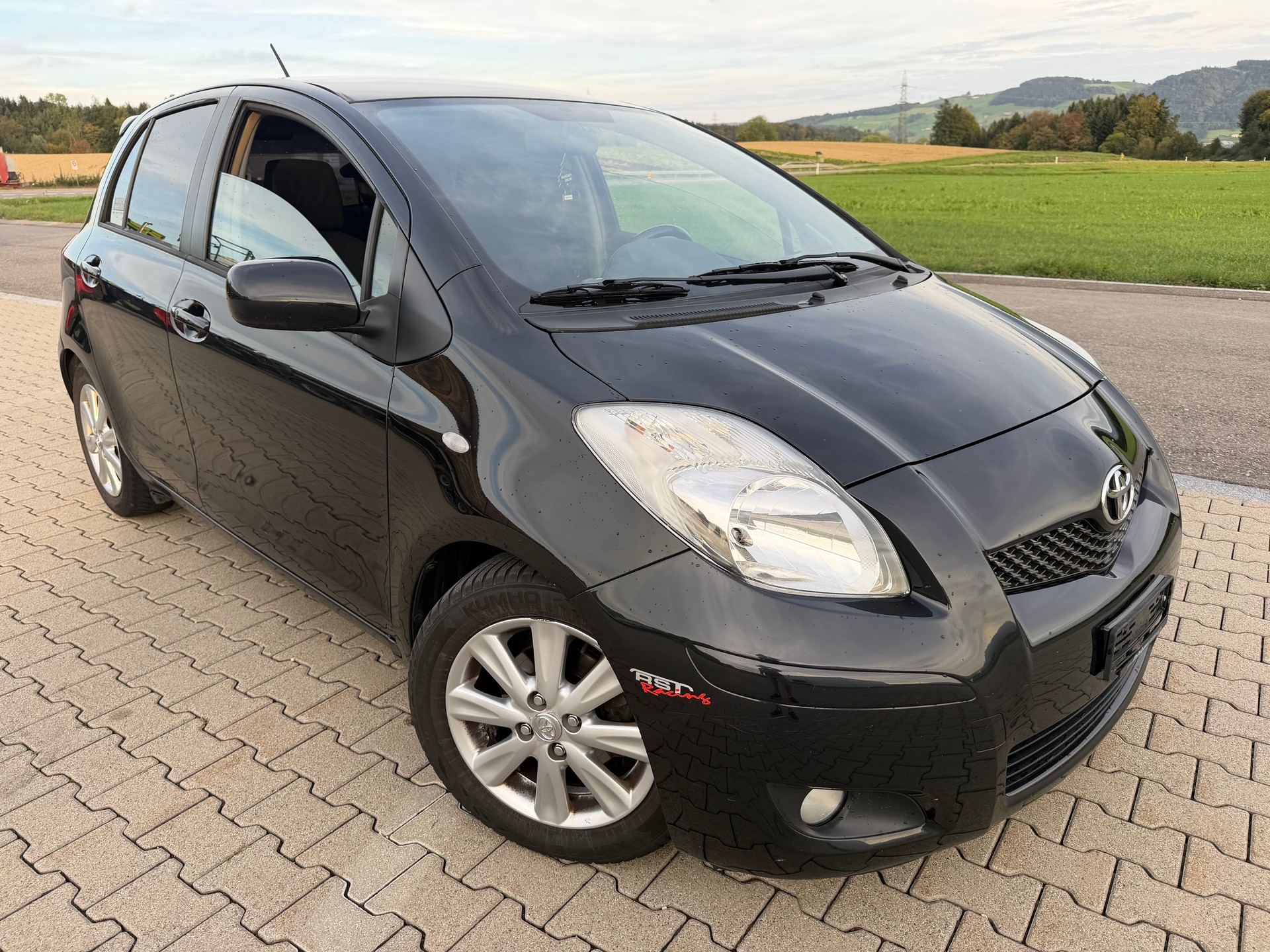 TOYOTA Yaris 1.33 S-image-1