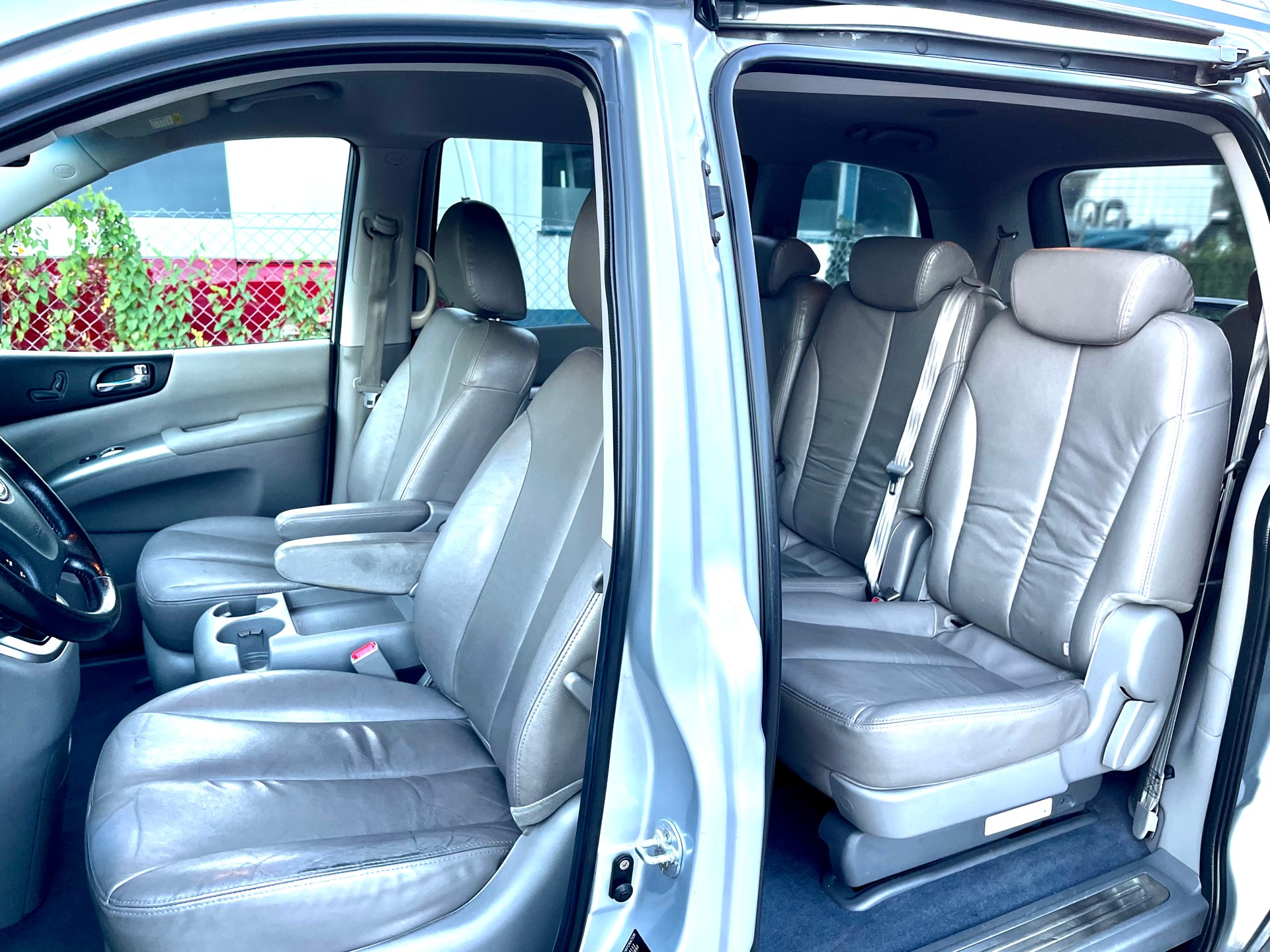 KIA Carnival 2.2 CRDi Style-image-12