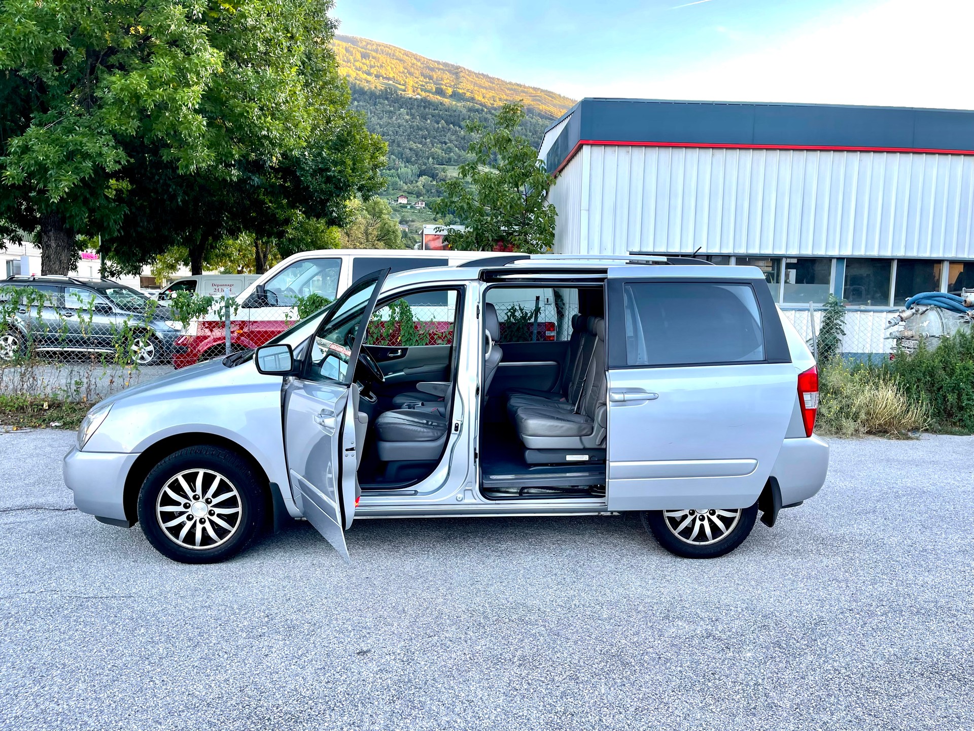 KIA Carnival 2.2 CRDi Style-image-11