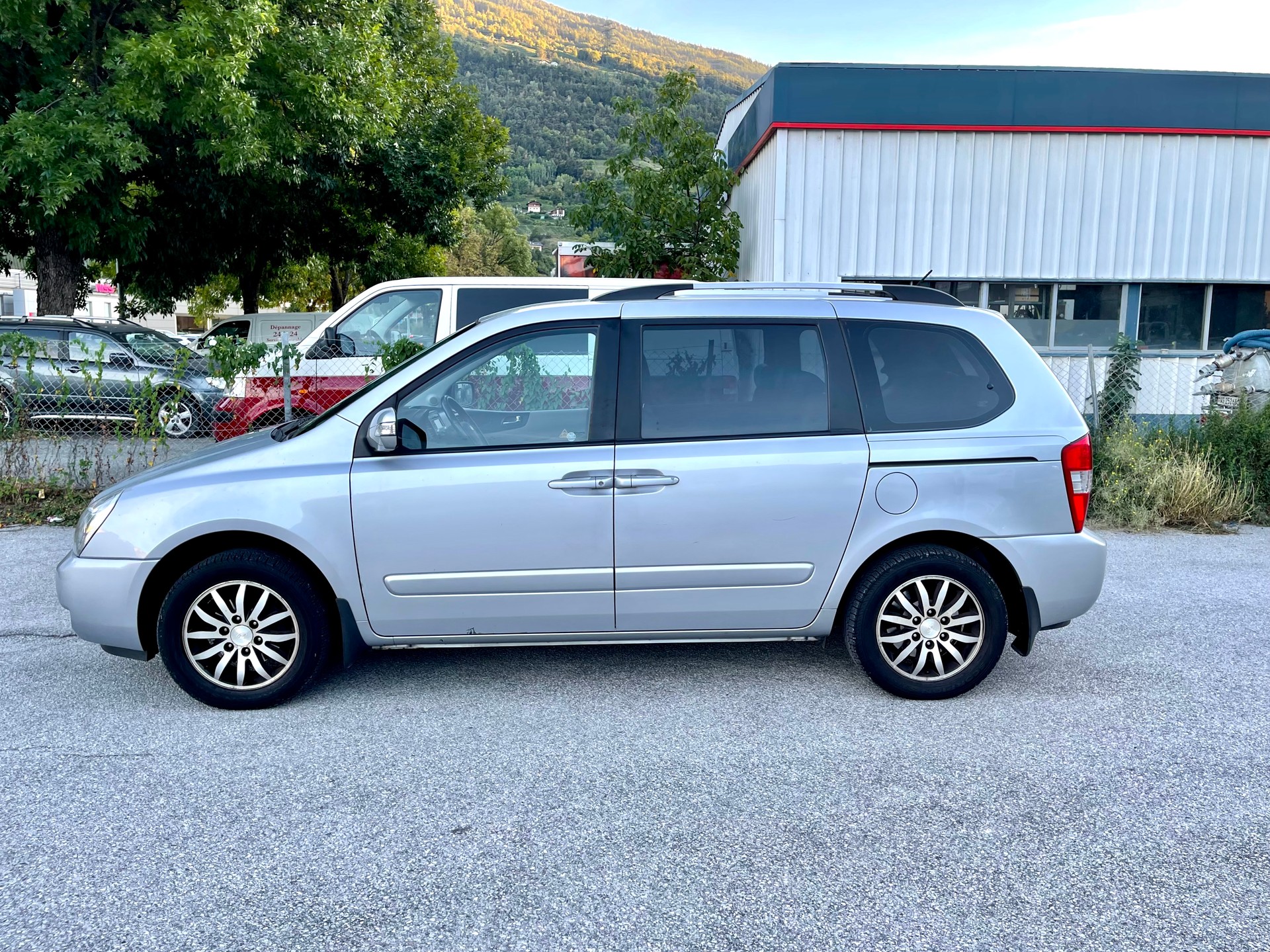 KIA Carnival 2.2 CRDi Style-image-16