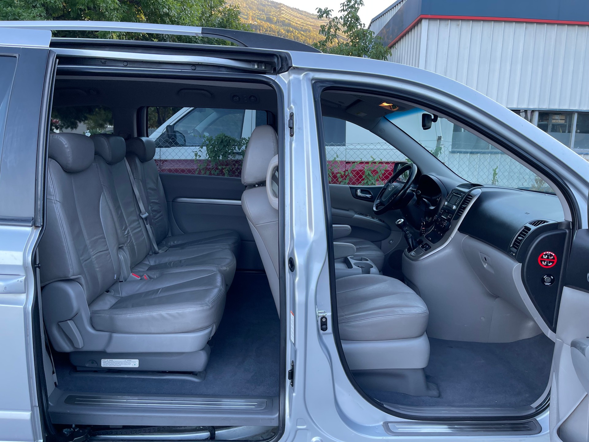 KIA Carnival 2.2 CRDi Style-image-24