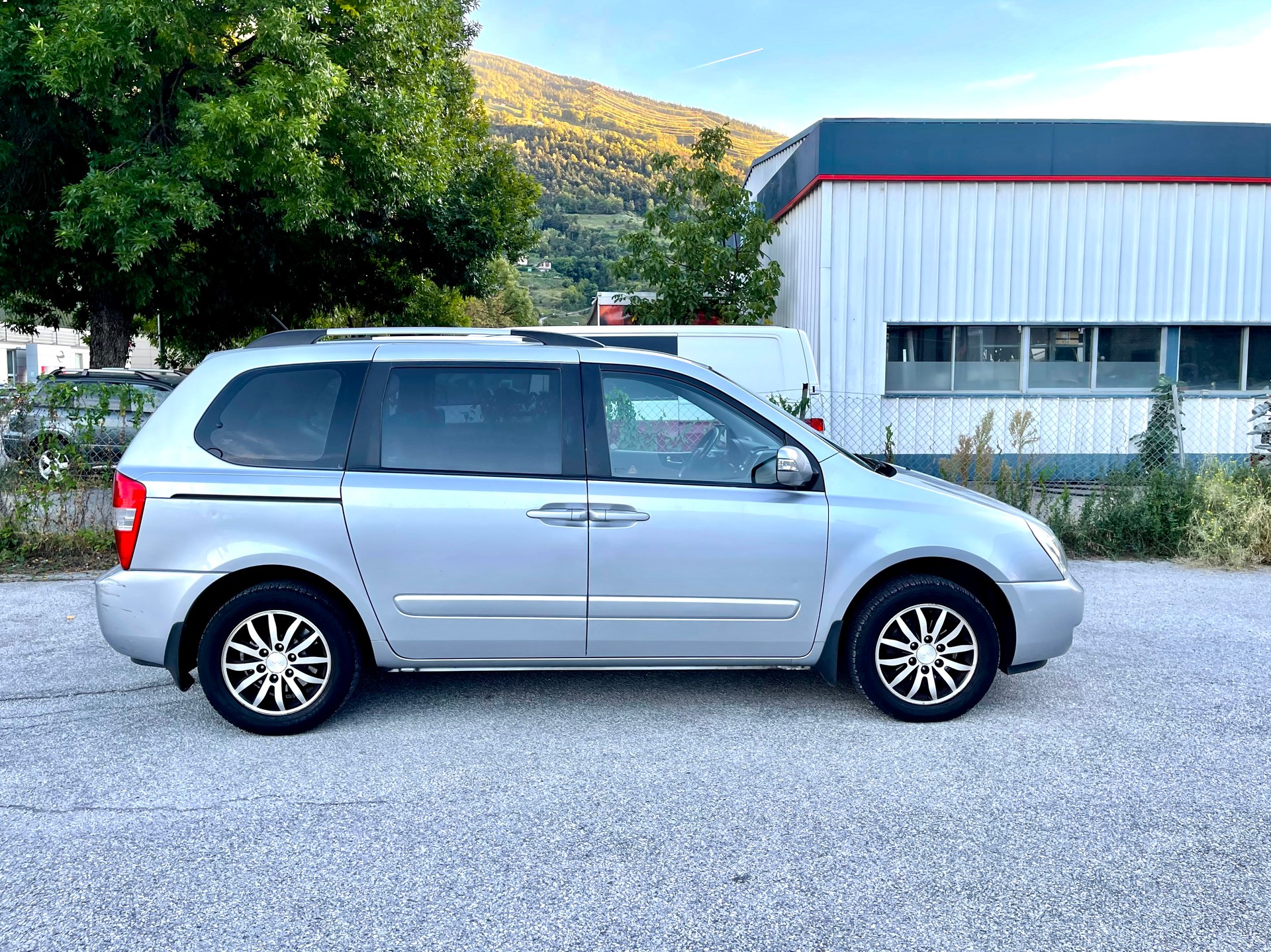 KIA Carnival 2.2 CRDi Style-image-7