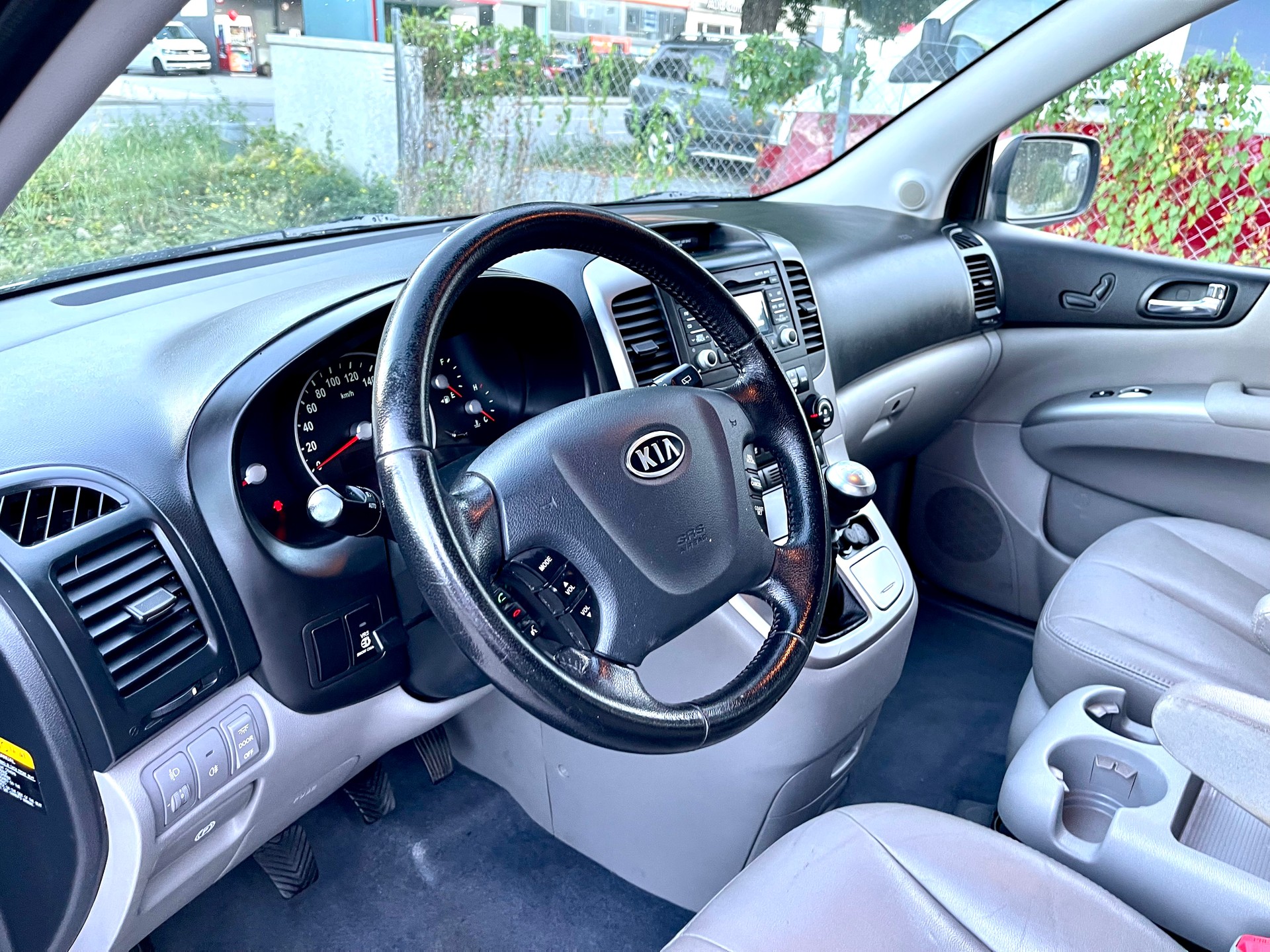 KIA Carnival 2.2 CRDi Style-image-13