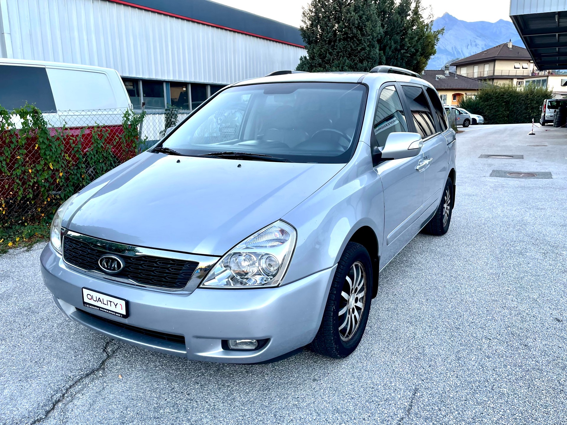 KIA Carnival 2.2 CRDi Style-image-3