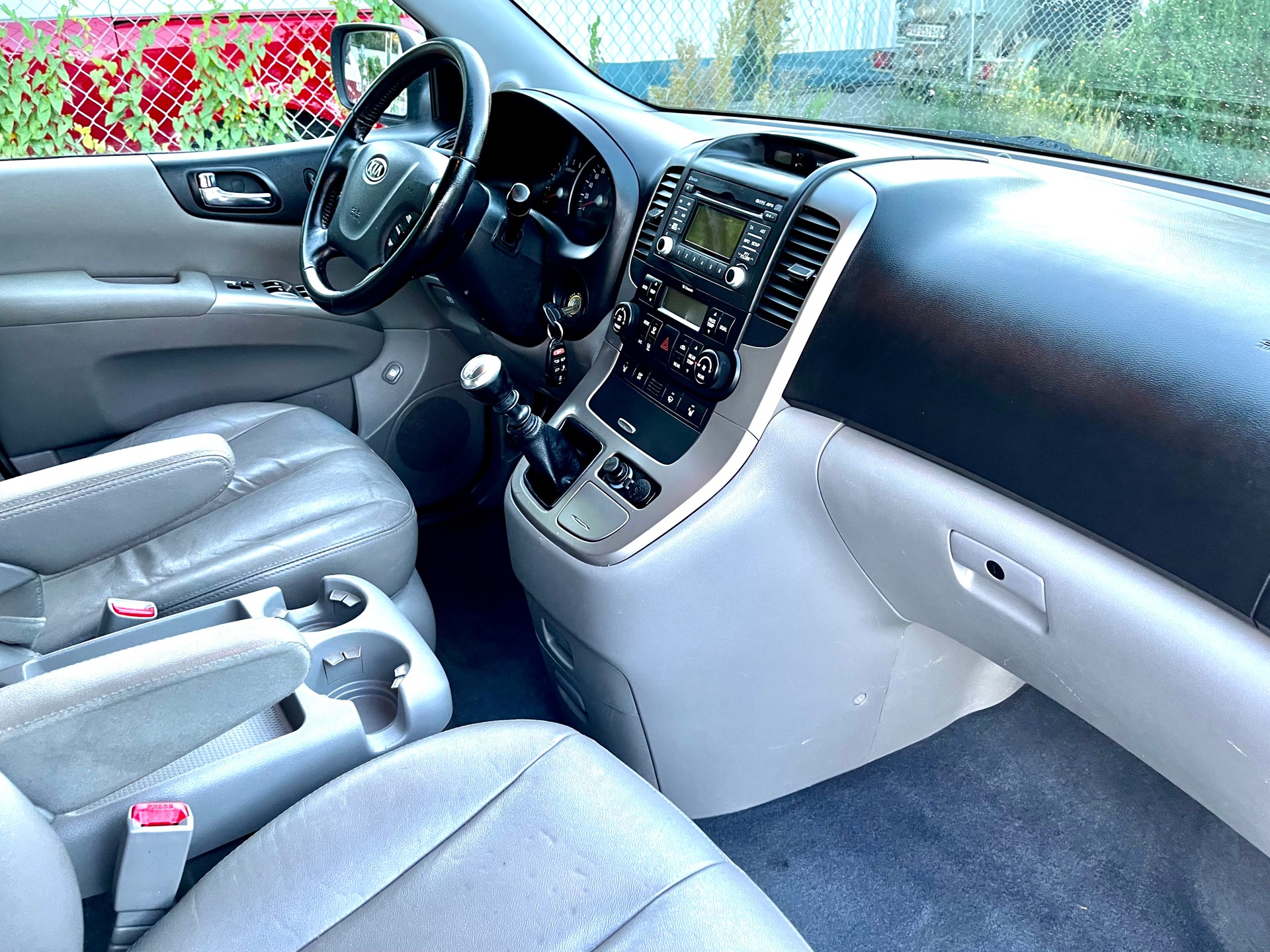 KIA Carnival 2.2 CRDi Style-image-25