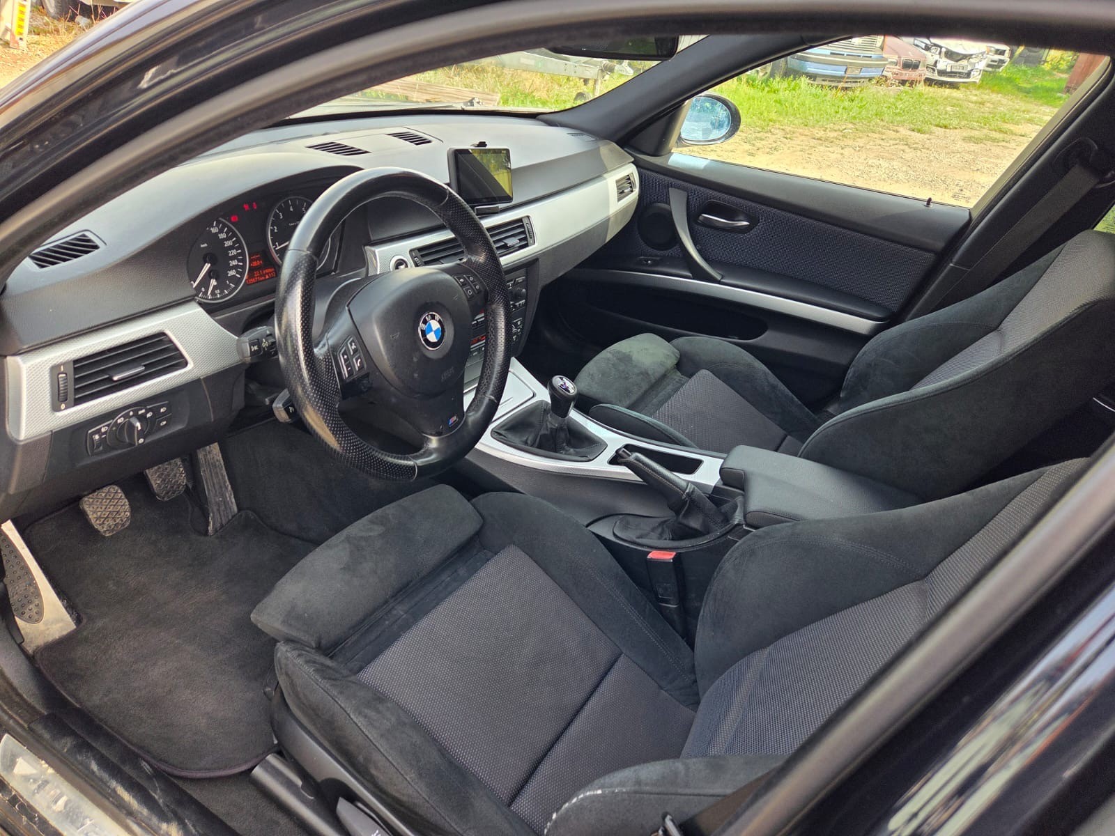BMW 320si-image-9