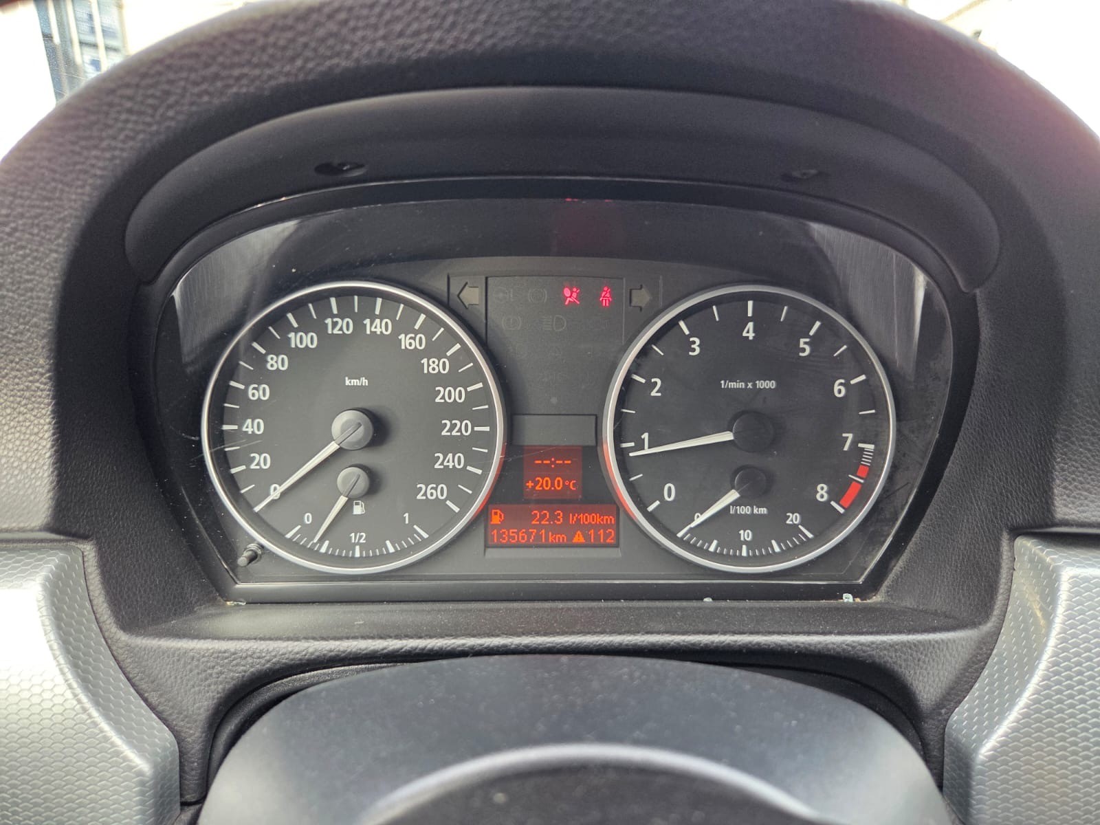 BMW 320si-image-15