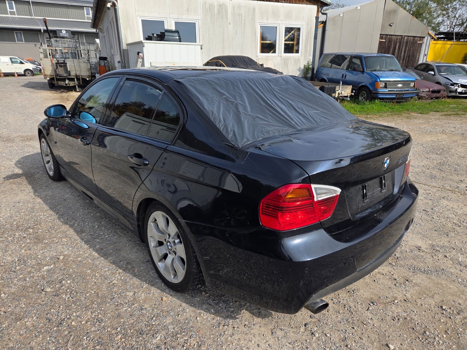 BMW 320si-image-7