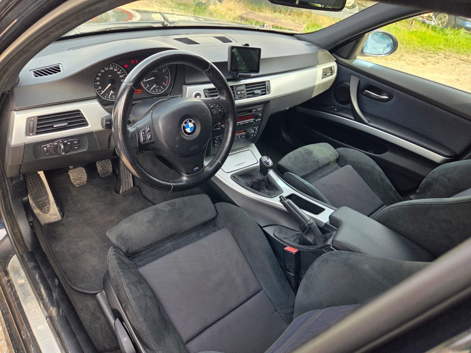 BMW 320si-image-10