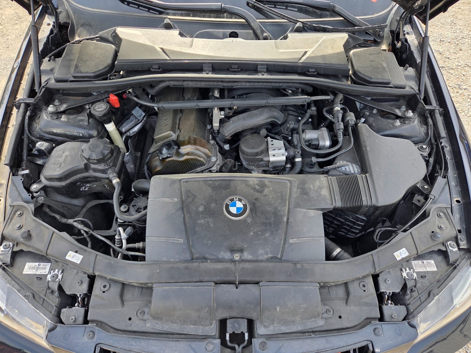 BMW 320si-image-14