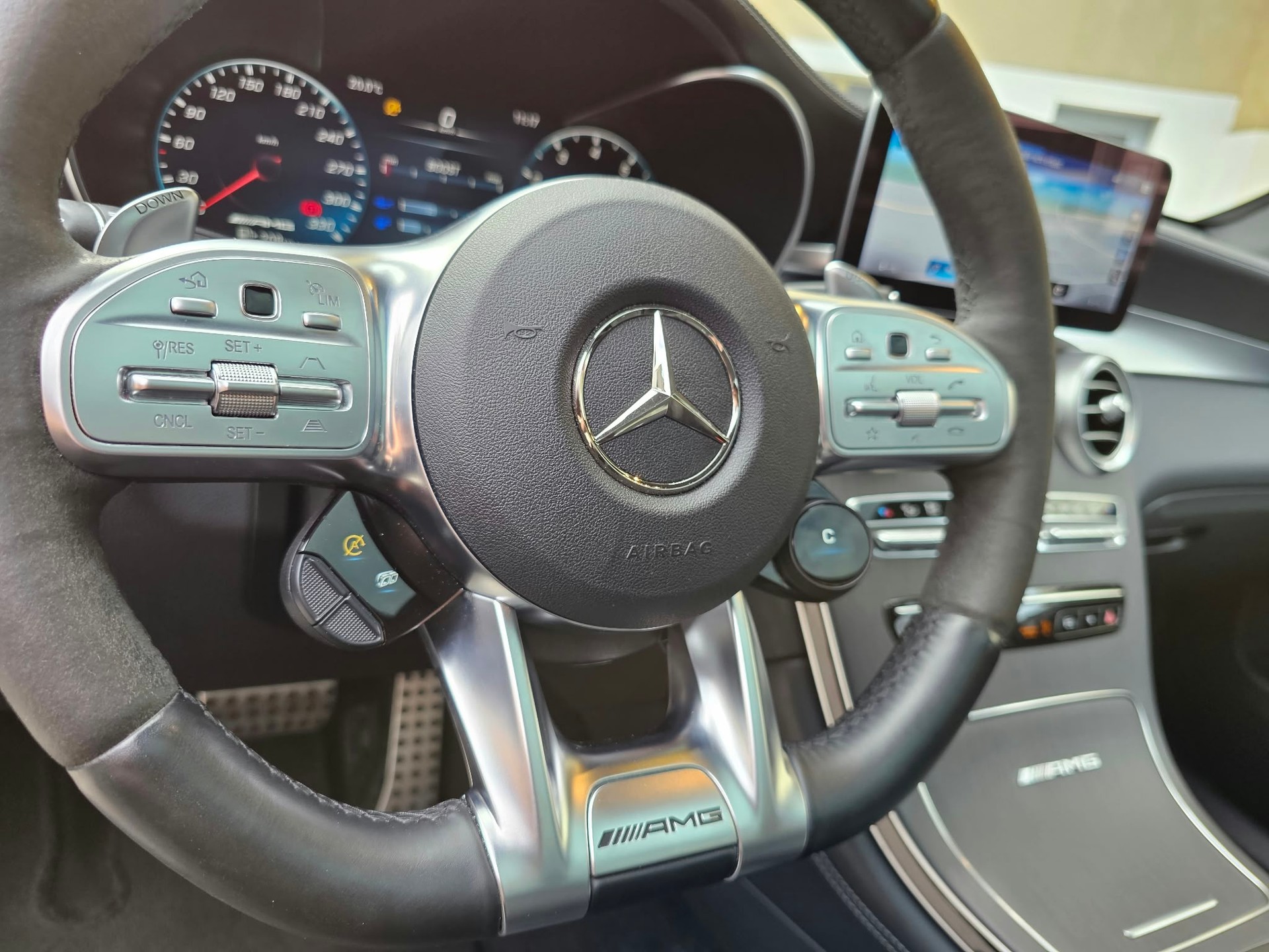 MERCEDES-BENZ GLC 63 S AMG 4Matic 9G-Tronic-image-11