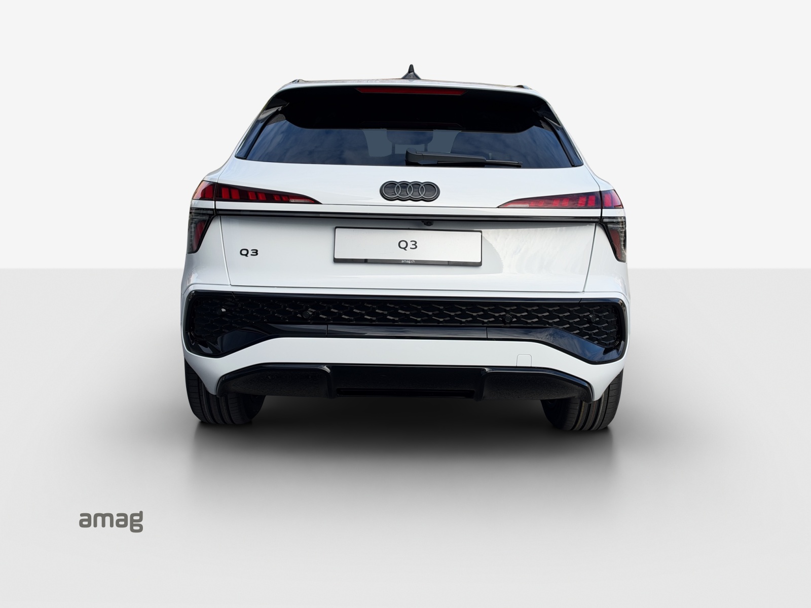 AUDI Q3 SUV e-hybrid 200 kW S tronig-showroom-element-3