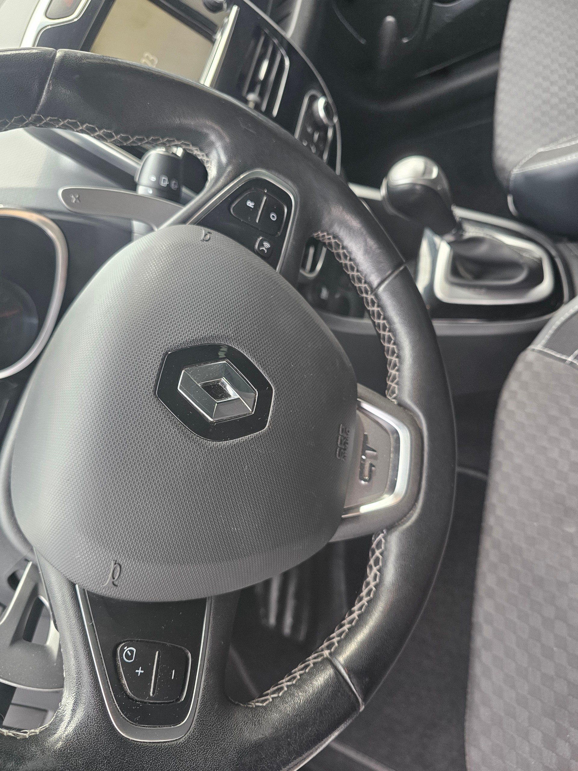 RENAULT Clio 1.2 16V T Swiss Edition EDC-image-10