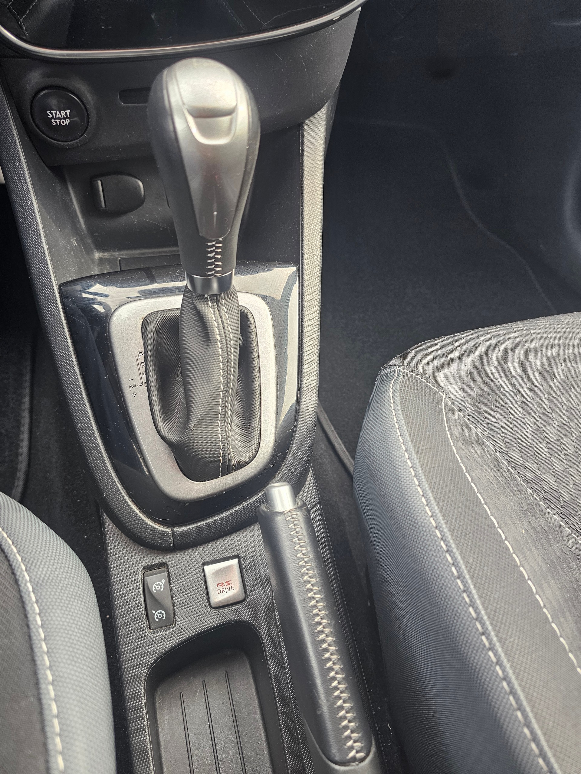 RENAULT Clio 1.2 16V T Swiss Edition EDC-image-7