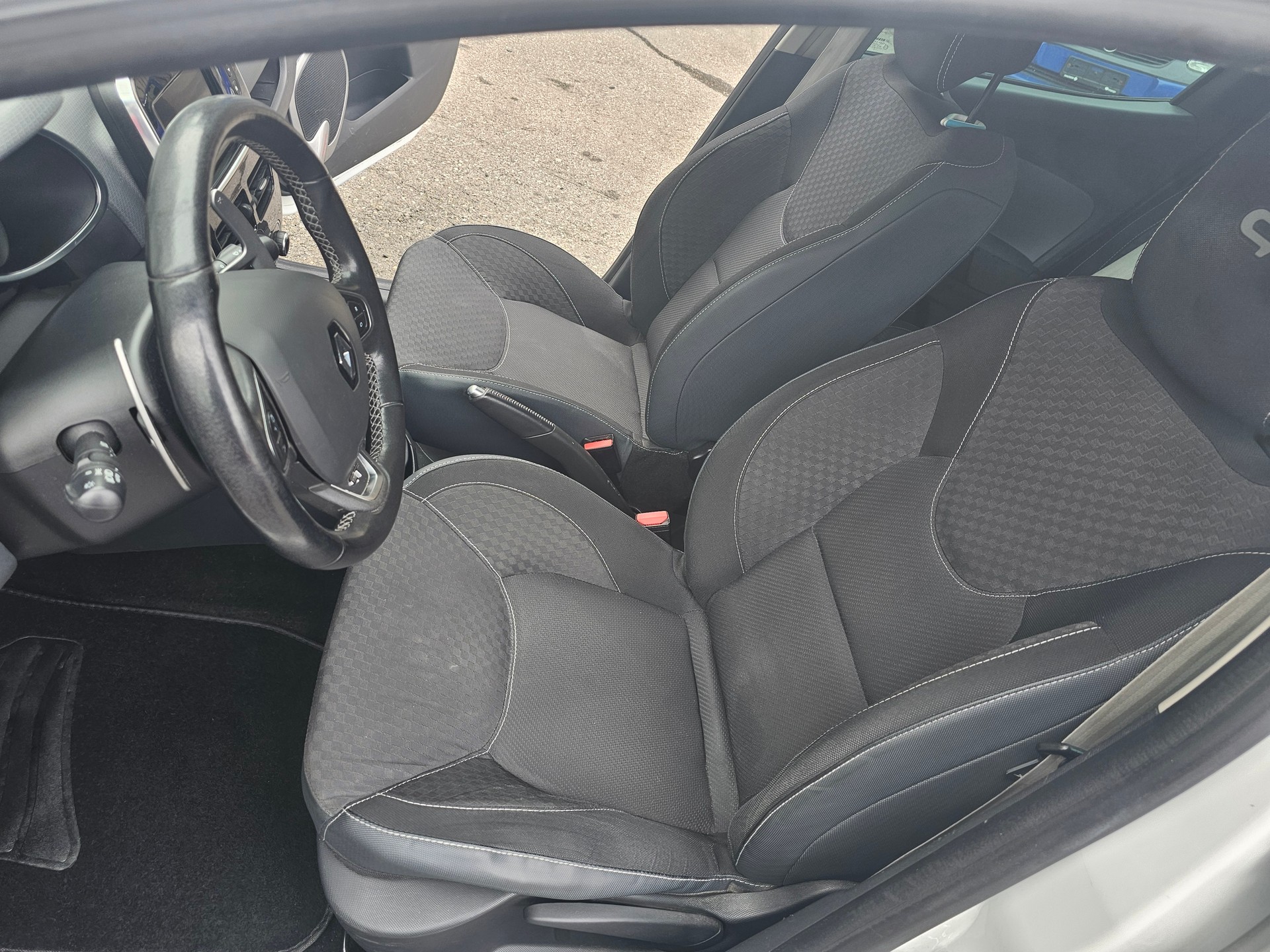 RENAULT Clio 1.2 16V T Swiss Edition EDC-image-8