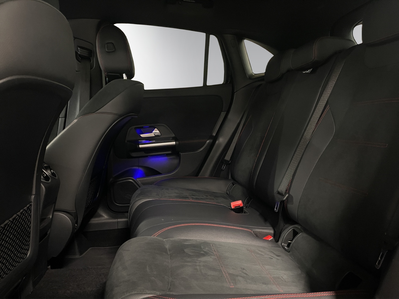 MERCEDES-BENZ GLA 220d AMG Line 8G-DCT-image-10