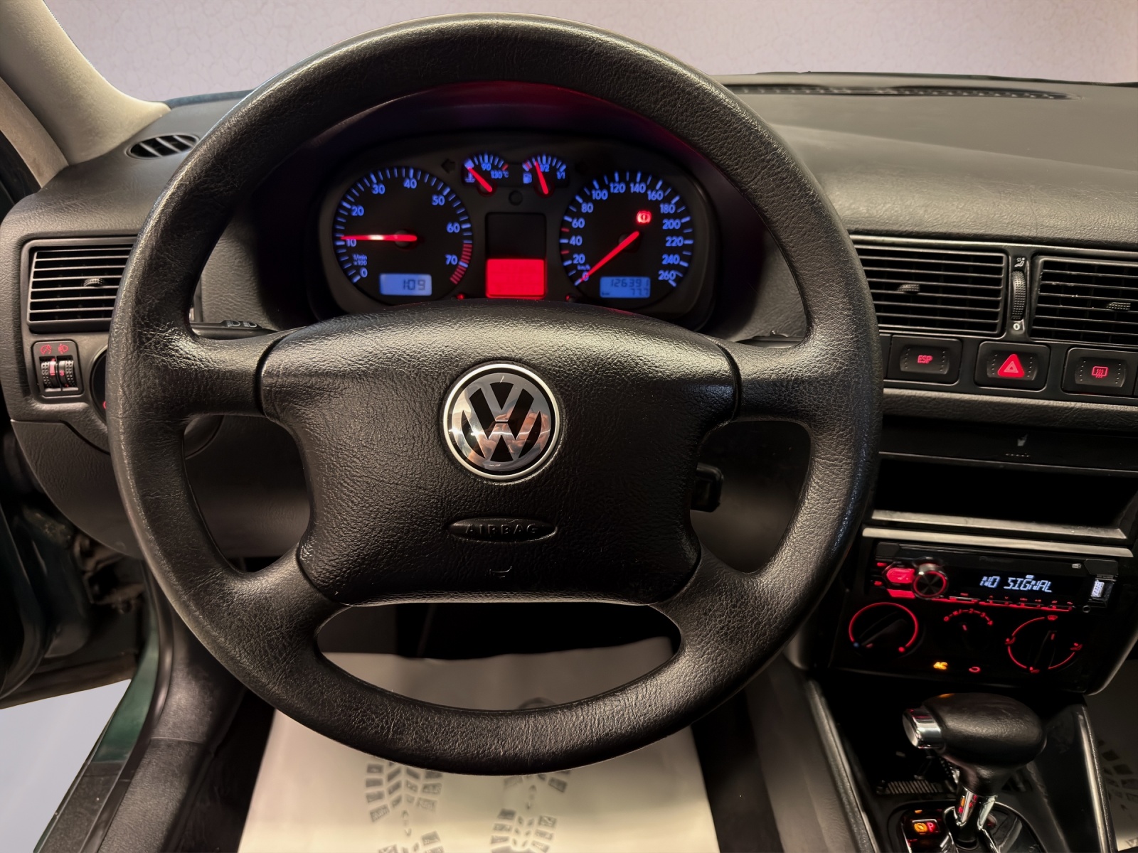 VW Golf 1.6 Automatic-image-10