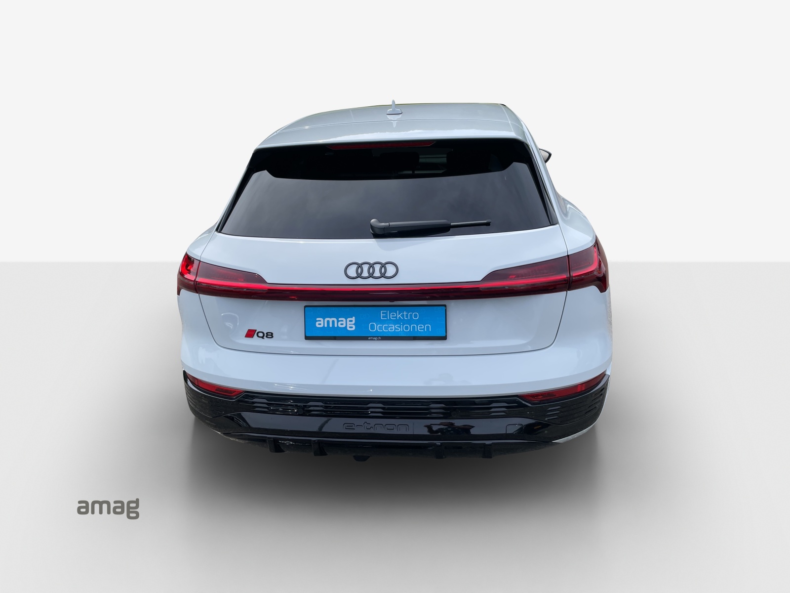 AUDI Q8 55 e-tron Black Edition quattro-showroom-element-3