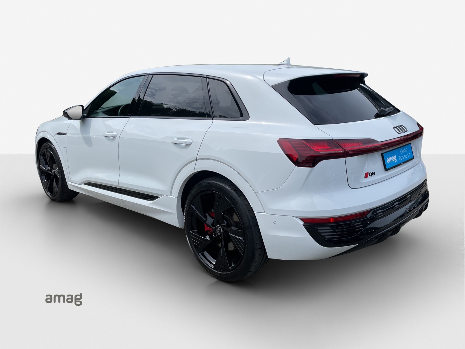AUDI Q8 55 e-tron Black Edition quattro-showroom-element-2