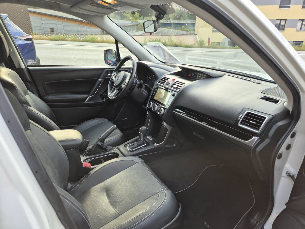SUBARU Forester Station 2.0 XT Luxury-image-8