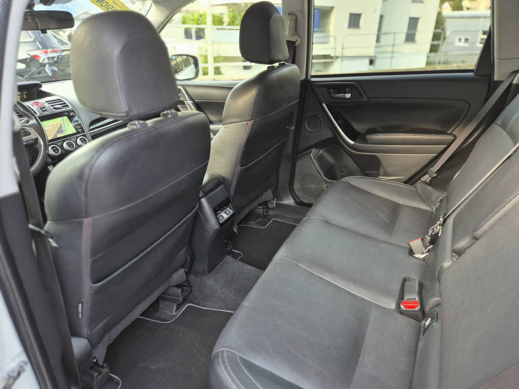 SUBARU Forester Station 2.0 XT Luxury-image-13