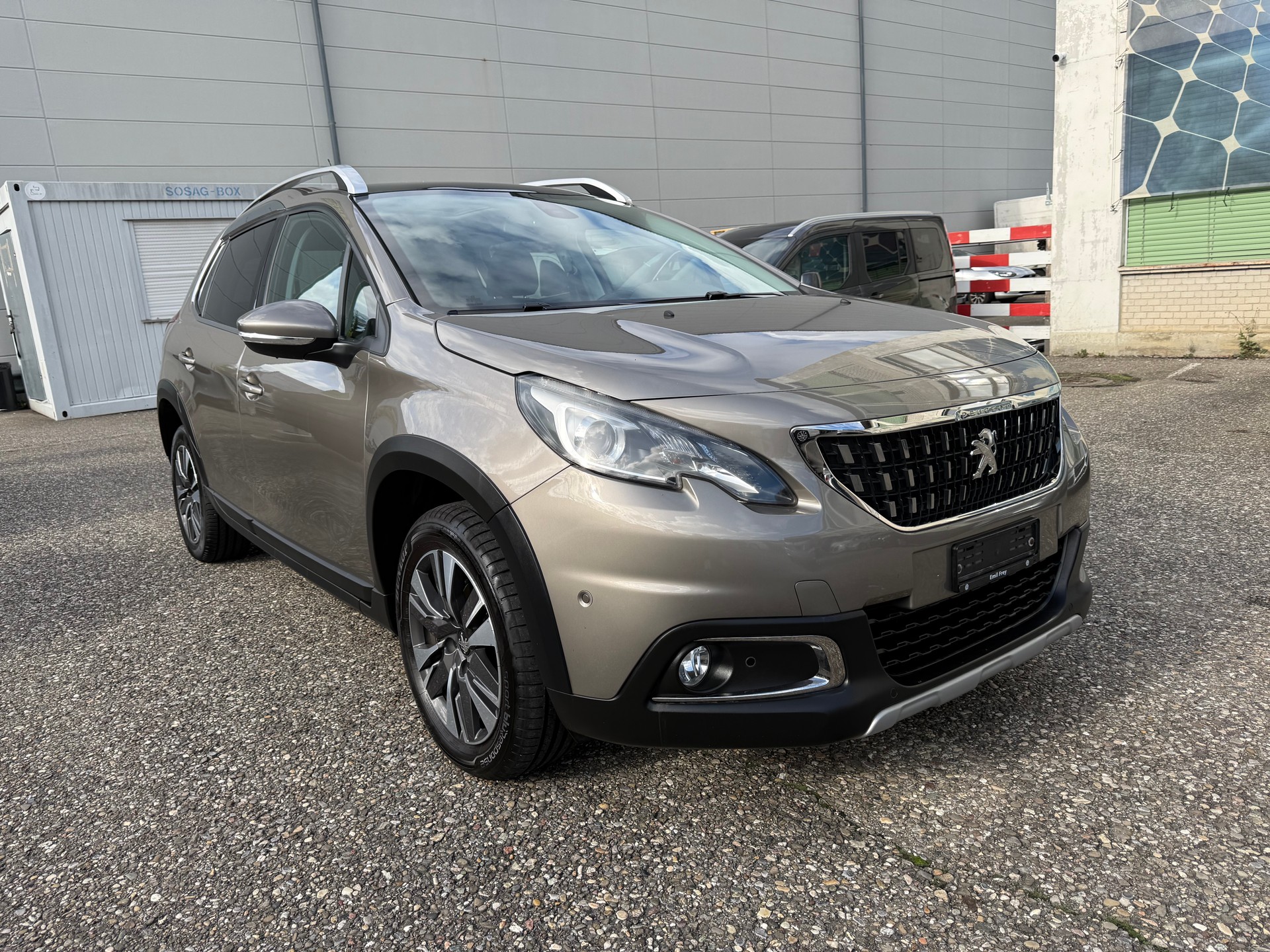 PEUGEOT 2008 1.6 BlueHDi Allure-image-5