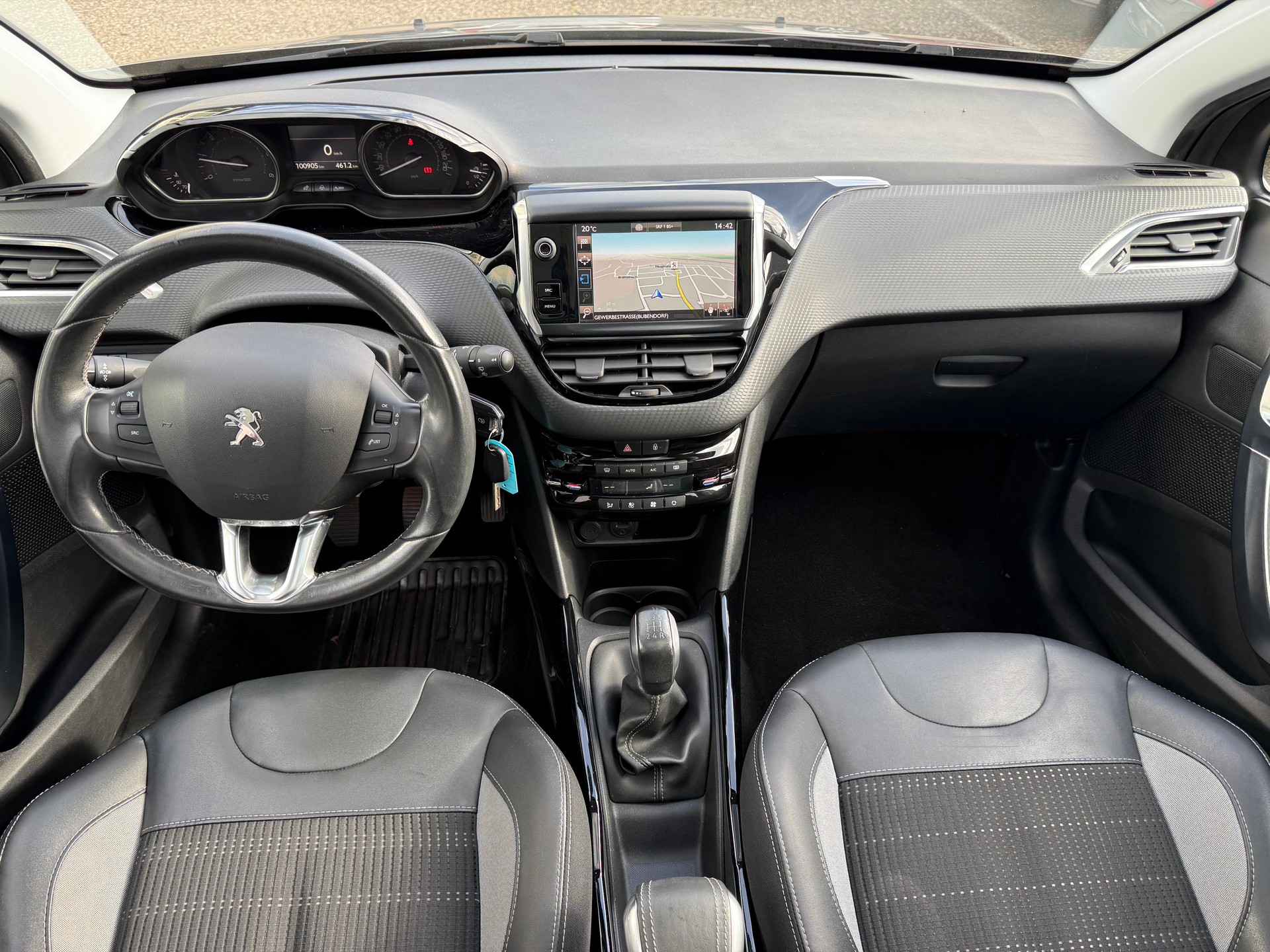 PEUGEOT 2008 1.6 BlueHDi Allure-image-18