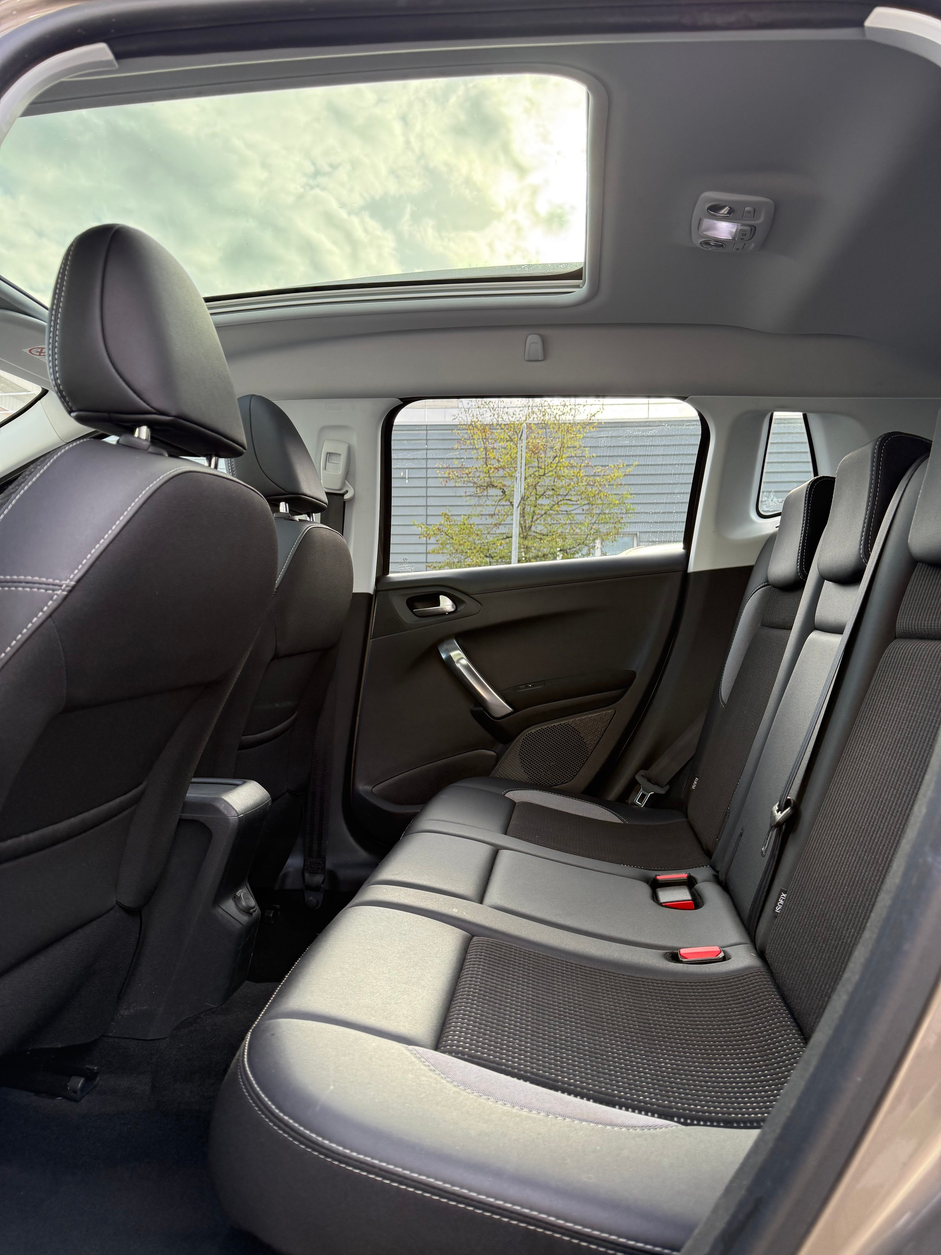 PEUGEOT 2008 1.6 BlueHDi Allure-image-8