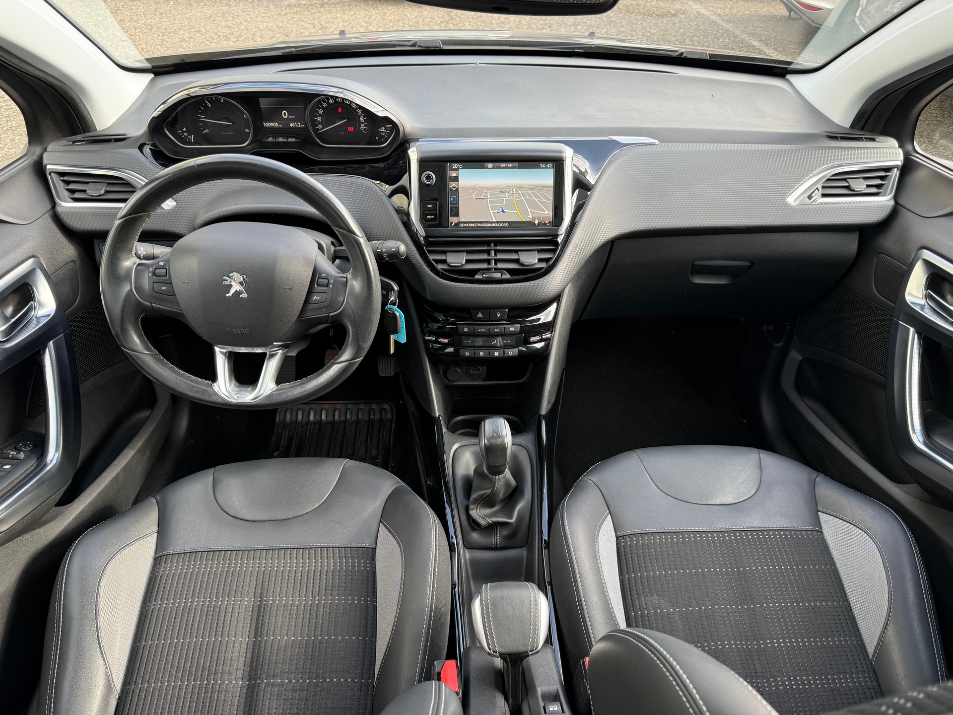 PEUGEOT 2008 1.6 BlueHDi Allure-image-9