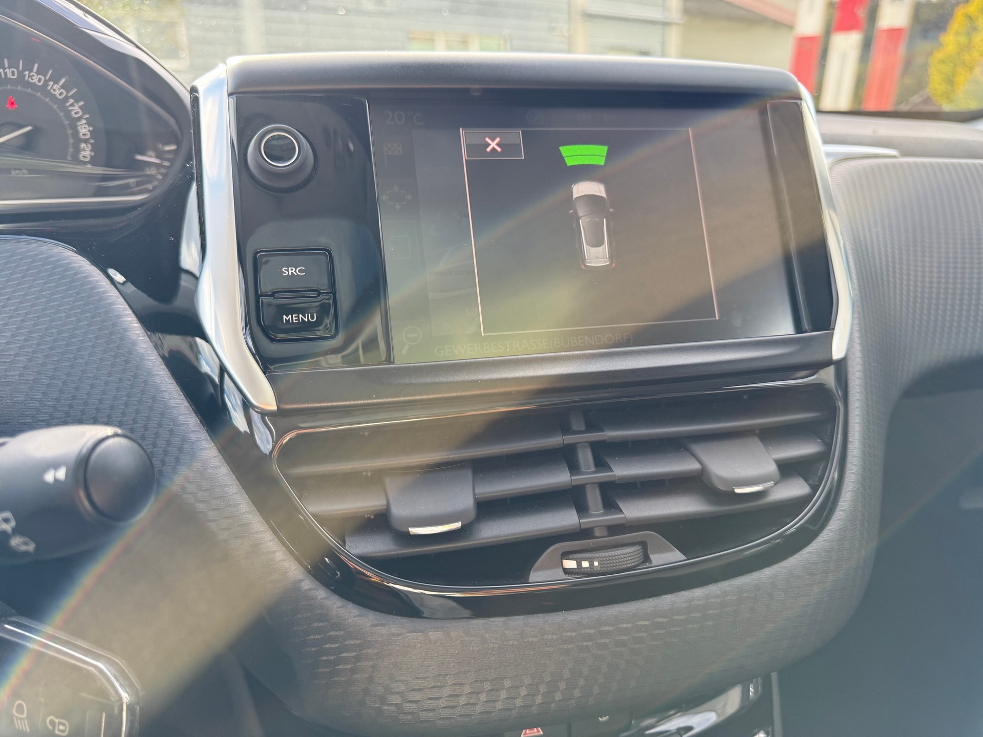 PEUGEOT 2008 1.6 BlueHDi Allure-image-19