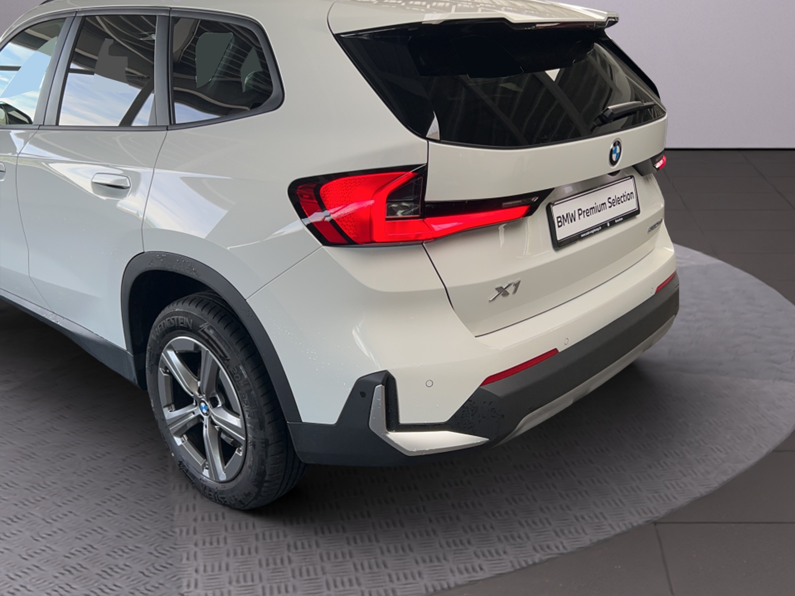 BMW X1 sDrive 18i-image-8