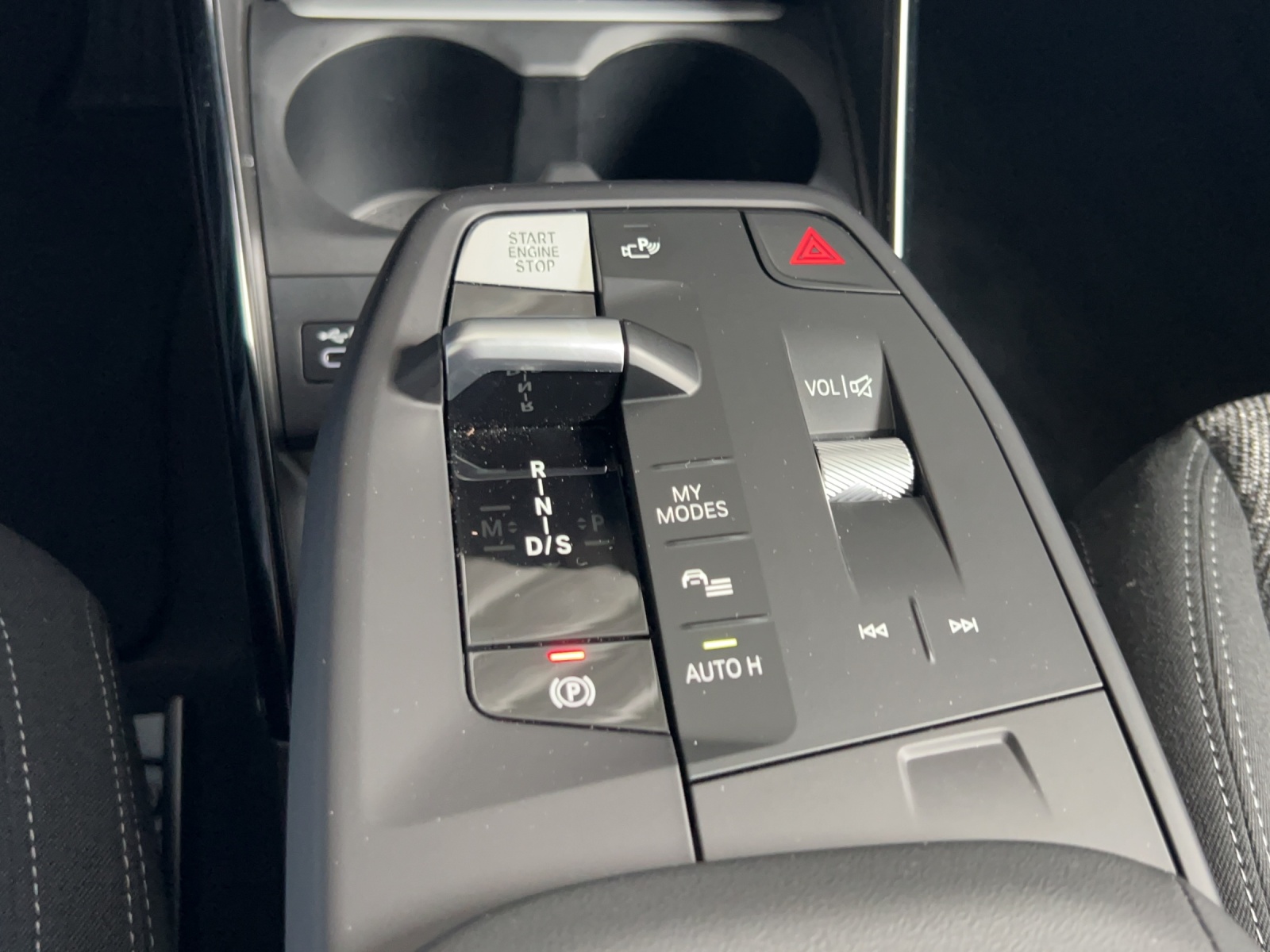 BMW X1 sDrive 18i-image-15