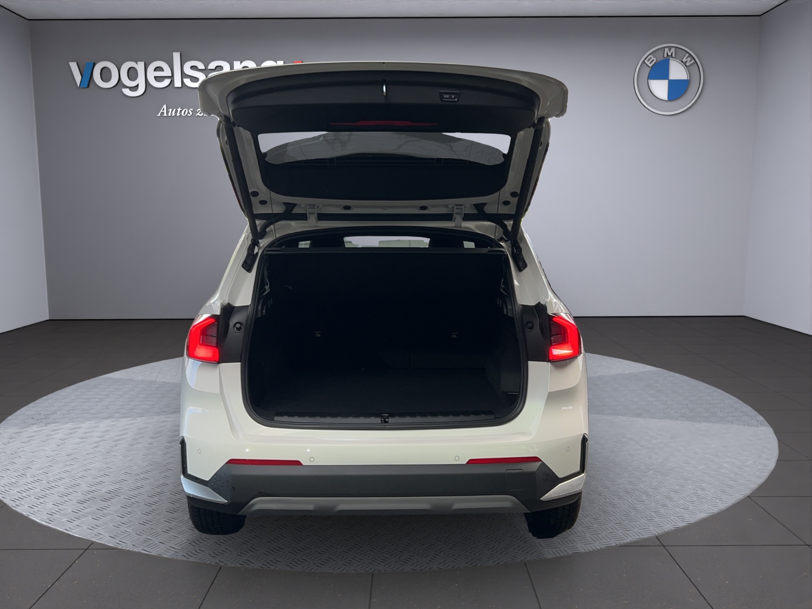 BMW X1 sDrive 18i-image-14
