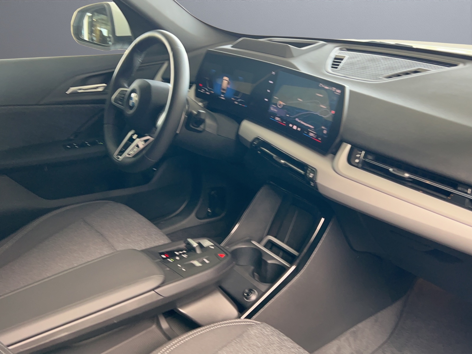 BMW X1 sDrive 18i-image-22